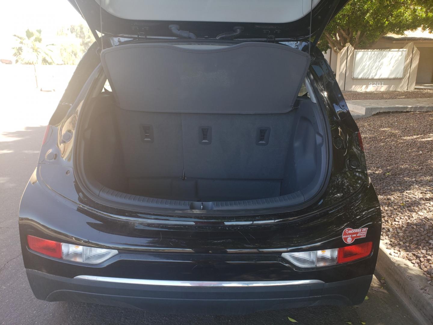 2018 /gray and black Chevrolet Bolt EV LT (1G1FW6S02J4) with an ELECTRIC engine, 1A transmission, located at 323 E Dunlap Ave., Phoenix, AZ, 85020, (602) 331-9000, 33.567677, -112.069000 - 2018 Chevrolet Bolt LT,.......A Must See!! ONLY 49K MILES!!!.... No accidents, Ice cold AC. The car is gorgeous inside and out. Power windows, Power door locks, Touch screen Stereo, Phone sync, Bluetooth, Satellite compatible, Backup camera, Beautiful gray and black interior with gray cloth seats in - Photo#17