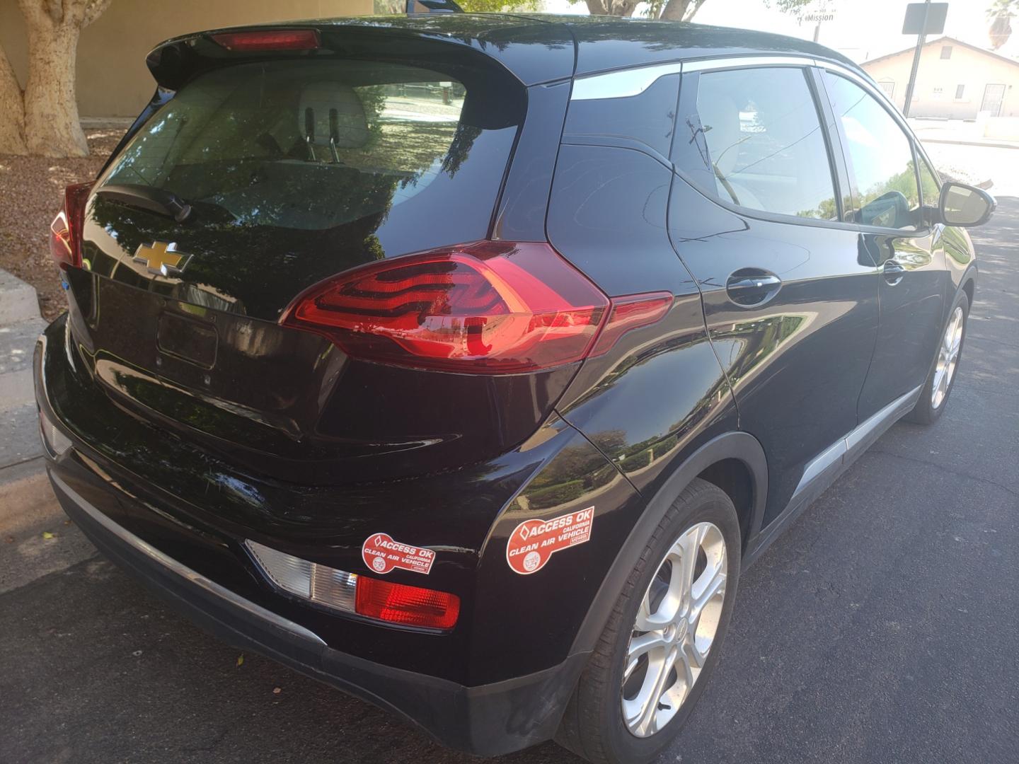 2018 /gray and black Chevrolet Bolt EV LT (1G1FW6S02J4) with an ELECTRIC engine, 1A transmission, located at 323 E Dunlap Ave., Phoenix, AZ, 85020, (602) 331-9000, 33.567677, -112.069000 - 2018 Chevrolet Bolt LT,.......A Must See!! ONLY 49K MILES!!!.... No accidents, Ice cold AC. The car is gorgeous inside and out. Power windows, Power door locks, Touch screen Stereo, Phone sync, Bluetooth, Satellite compatible, Backup camera, Beautiful gray and black interior with gray cloth seats in - Photo#3