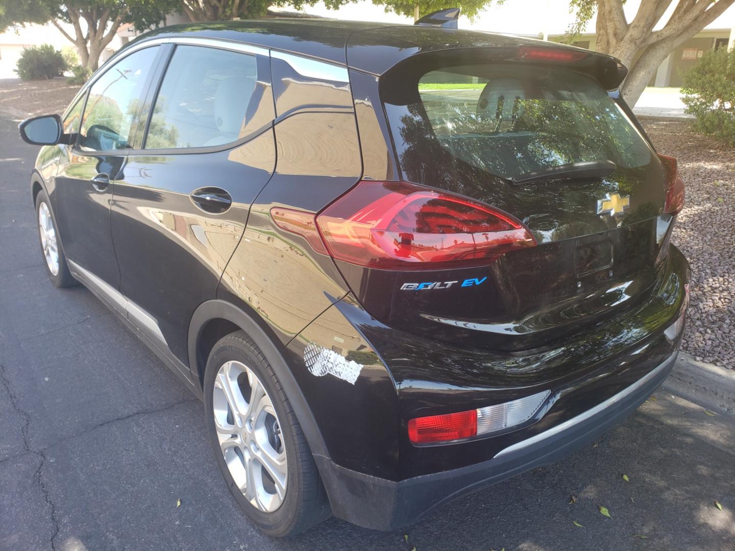 2018 /gray and black Chevrolet Bolt EV LT (1G1FW6S02J4) with an ELECTRIC engine, 1A transmission, located at 323 E Dunlap Ave., Phoenix, AZ, 85020, (602) 331-9000, 33.567677, -112.069000 - 2018 Chevrolet Bolt LT,.......A Must See!! ONLY 49K MILES!!!.... No accidents, Ice cold AC. The car is gorgeous inside and out. Power windows, Power door locks, Touch screen Stereo, Phone sync, Bluetooth, Satellite compatible, Backup camera, Beautiful gray and black interior with gray cloth seats in - Photo#5