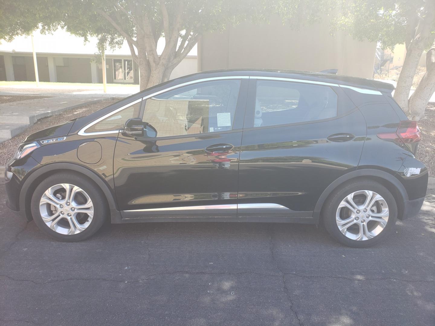 2018 /gray and black Chevrolet Bolt EV LT (1G1FW6S02J4) with an ELECTRIC engine, 1A transmission, located at 323 E Dunlap Ave., Phoenix, AZ, 85020, (602) 331-9000, 33.567677, -112.069000 - 2018 Chevrolet Bolt LT,.......A Must See!! ONLY 49K MILES!!!.... No accidents, Ice cold AC. The car is gorgeous inside and out. Power windows, Power door locks, Touch screen Stereo, Phone sync, Bluetooth, Satellite compatible, Backup camera, Beautiful gray and black interior with gray cloth seats in - Photo#6