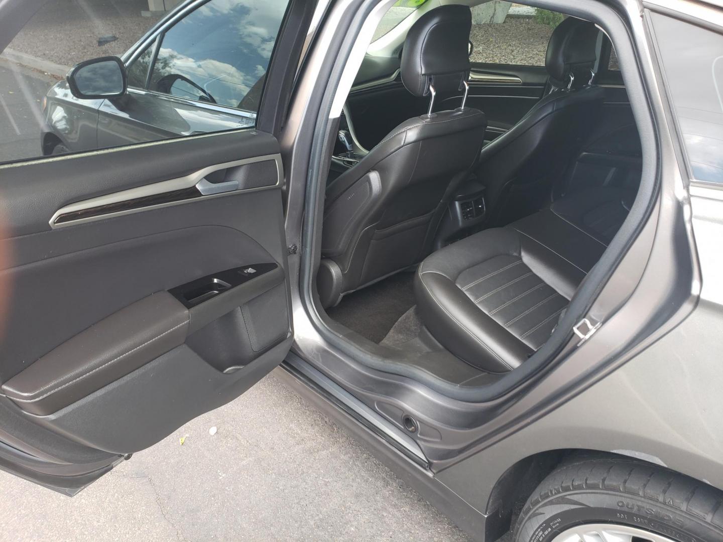 2013 gray /gray and black Ford Fusion Hybrid SE (3FA6P0LU1DR) with an 2.0L L4 DOHC 16V HYBRID engine, CVT transmission, located at 323 E Dunlap Ave., Phoenix, AZ, 85020, (602) 331-9000, 33.567677, -112.069000 - 2013 Ford Fusion Hybrid SE,........EXCELLENT condition, A Real Must See!!.... No accidents, Power everything, Stereo/cd player, Phone sync, Bluetooth, Navigation, Backup camera, Ice cold ac, Clean Gray and Black interior with black cloth seats in near perfect condition, power windows, power door loc - Photo#10