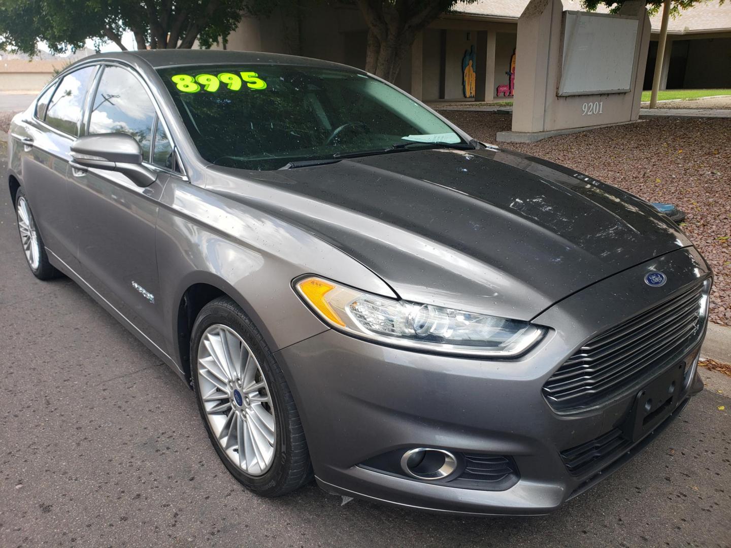 2013 gray /gray and black Ford Fusion Hybrid SE (3FA6P0LU1DR) with an 2.0L L4 DOHC 16V HYBRID engine, CVT transmission, located at 323 E Dunlap Ave., Phoenix, AZ, 85020, (602) 331-9000, 33.567677, -112.069000 - 2013 Ford Fusion Hybrid SE,........EXCELLENT condition, A Real Must See!!.... No accidents, Power everything, Stereo/cd player, Phone sync, Bluetooth, Navigation, Backup camera, Ice cold ac, Clean Gray and Black interior with black cloth seats in near perfect condition, power windows, power door loc - Photo#2