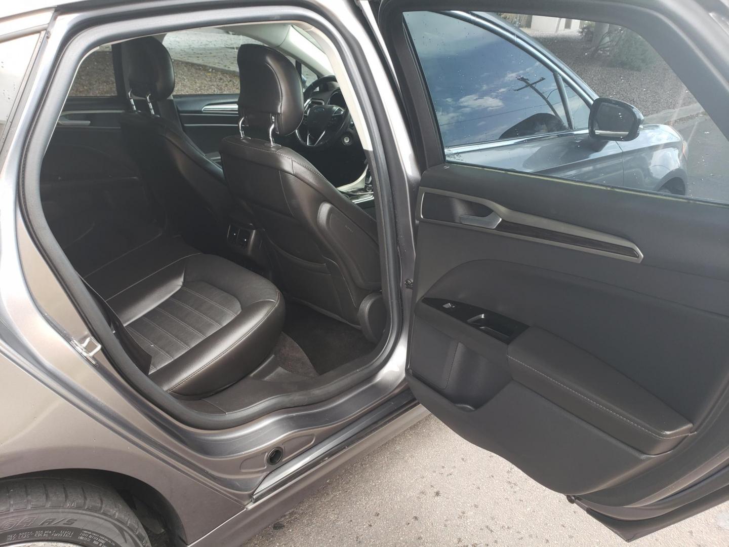 2013 gray /gray and black Ford Fusion Hybrid SE (3FA6P0LU1DR) with an 2.0L L4 DOHC 16V HYBRID engine, CVT transmission, located at 323 E Dunlap Ave., Phoenix, AZ, 85020, (602) 331-9000, 33.567677, -112.069000 - 2013 Ford Fusion Hybrid SE,........EXCELLENT condition, A Real Must See!!.... No accidents, Power everything, Stereo/cd player, Phone sync, Bluetooth, Navigation, Backup camera, Ice cold ac, Clean Gray and Black interior with black cloth seats in near perfect condition, power windows, power door loc - Photo#14