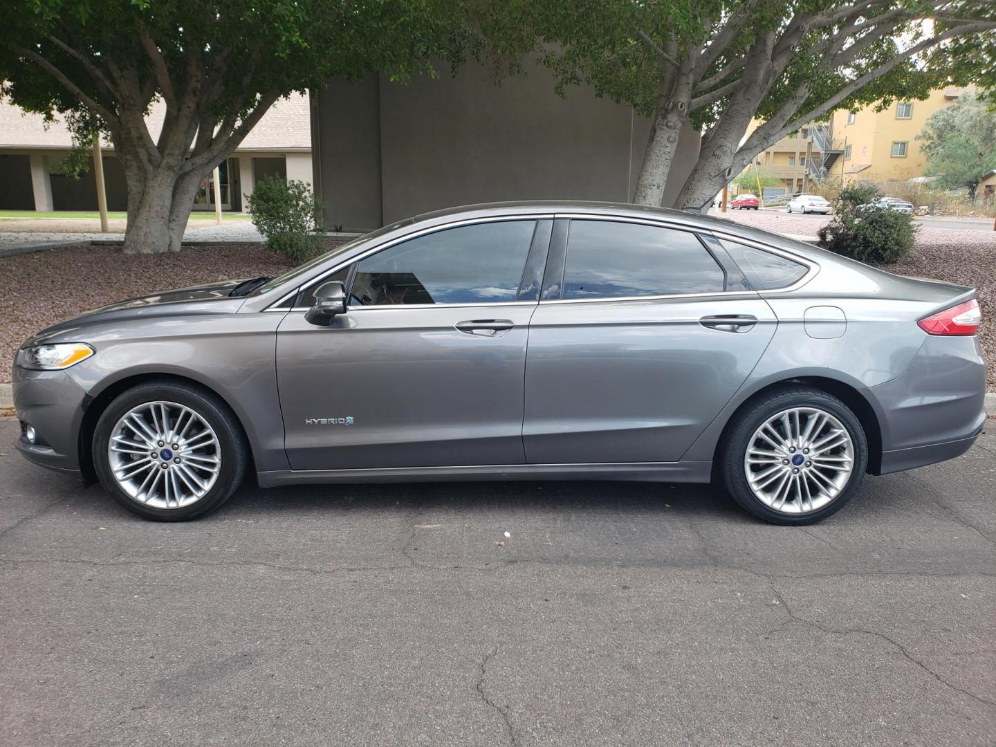 2013 gray /gray and black Ford Fusion Hybrid SE (3FA6P0LU1DR) with an 2.0L L4 DOHC 16V HYBRID engine, CVT transmission, located at 323 E Dunlap Ave., Phoenix, AZ, 85020, (602) 331-9000, 33.567677, -112.069000 - 2013 Ford Fusion Hybrid SE,........EXCELLENT condition, A Real Must See!!.... No accidents, Power everything, Stereo/cd player, Phone sync, Bluetooth, Navigation, Backup camera, Ice cold ac, Clean Gray and Black interior with black cloth seats in near perfect condition, power windows, power door loc - Photo#6