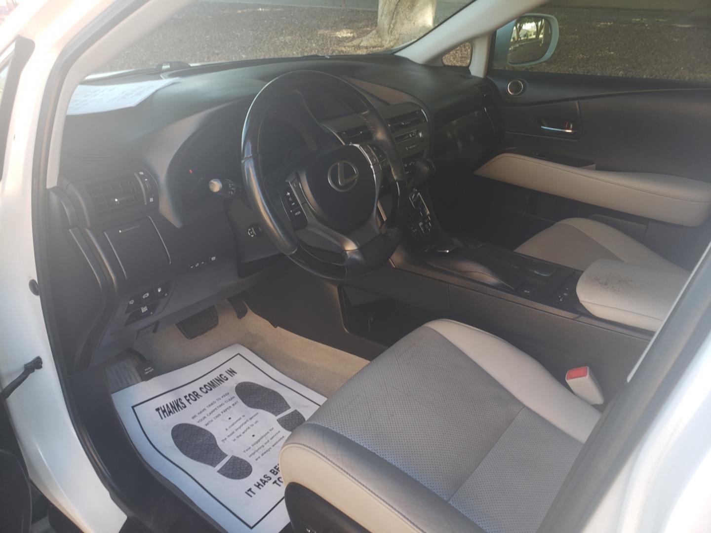 2013 WHITE /gray and black Lexus RX 350 FWD (2T2ZK1BA5DC) with an 3.5L V6 DOHC 24V engine, 5-Speed Automatic transmission, located at 323 E Dunlap Ave., Phoenix, AZ, 85020, (602) 331-9000, 33.567677, -112.069000 - 2013 Lexus RX 350,.....EXCELLENT condition, Ice Cold A/C, Black and gray interior with gray leather seats in near perfect condition, New Tires, New brakes, Tune up, Stereo/CD player, Bluetooth, Phone sync, Backup camera, Satellite compatible, Gorgeous tinted sunroof, This suv is gorgeous inside and - Photo#9