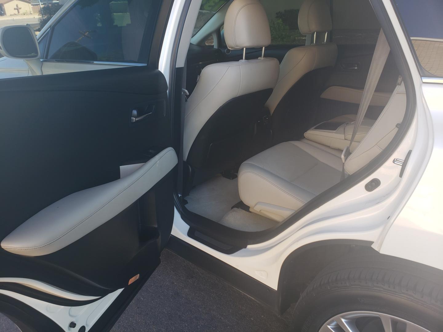 2013 WHITE /gray and black Lexus RX 350 FWD (2T2ZK1BA5DC) with an 3.5L V6 DOHC 24V engine, 5-Speed Automatic transmission, located at 323 E Dunlap Ave., Phoenix, AZ, 85020, (602) 331-9000, 33.567677, -112.069000 - 2013 Lexus RX 350,.....EXCELLENT condition, Ice Cold A/C, Black and gray interior with gray leather seats in near perfect condition, New Tires, New brakes, Tune up, Stereo/CD player, Bluetooth, Phone sync, Backup camera, Satellite compatible, Gorgeous tinted sunroof, This suv is gorgeous inside and - Photo#10