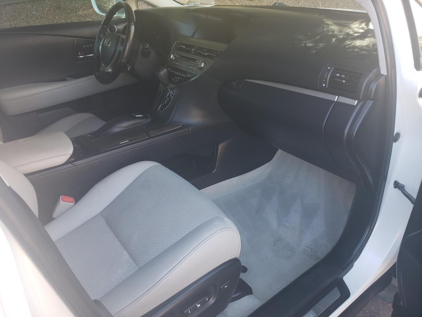 2013 WHITE /gray and black Lexus RX 350 FWD (2T2ZK1BA5DC) with an 3.5L V6 DOHC 24V engine, 5-Speed Automatic transmission, located at 323 E Dunlap Ave., Phoenix, AZ, 85020, (602) 331-9000, 33.567677, -112.069000 - 2013 Lexus RX 350,.....EXCELLENT condition, Ice Cold A/C, Black and gray interior with gray leather seats in near perfect condition, New Tires, New brakes, Tune up, Stereo/CD player, Bluetooth, Phone sync, Backup camera, Satellite compatible, Gorgeous tinted sunroof, This suv is gorgeous inside and - Photo#13