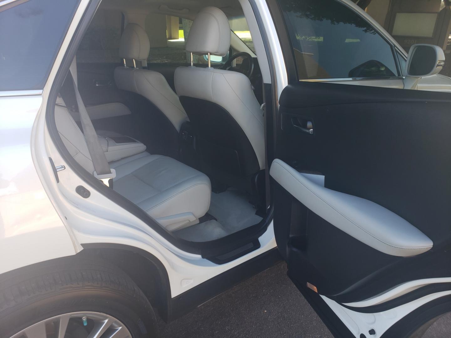 2013 WHITE /gray and black Lexus RX 350 FWD (2T2ZK1BA5DC) with an 3.5L V6 DOHC 24V engine, 5-Speed Automatic transmission, located at 323 E Dunlap Ave., Phoenix, AZ, 85020, (602) 331-9000, 33.567677, -112.069000 - 2013 Lexus RX 350,.....EXCELLENT condition, Ice Cold A/C, Black and gray interior with gray leather seats in near perfect condition, New Tires, New brakes, Tune up, Stereo/CD player, Bluetooth, Phone sync, Backup camera, Satellite compatible, Gorgeous tinted sunroof, This suv is gorgeous inside and - Photo#14