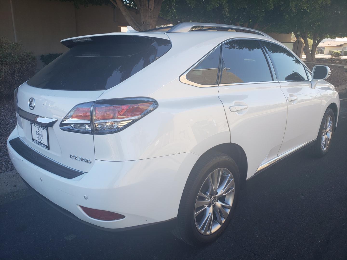 2013 WHITE /gray and black Lexus RX 350 FWD (2T2ZK1BA5DC) with an 3.5L V6 DOHC 24V engine, 5-Speed Automatic transmission, located at 323 E Dunlap Ave., Phoenix, AZ, 85020, (602) 331-9000, 33.567677, -112.069000 - 2013 Lexus RX 350,.....EXCELLENT condition, Ice Cold A/C, Black and gray interior with gray leather seats in near perfect condition, New Tires, New brakes, Tune up, Stereo/CD player, Bluetooth, Phone sync, Backup camera, Satellite compatible, Gorgeous tinted sunroof, This suv is gorgeous inside and - Photo#3