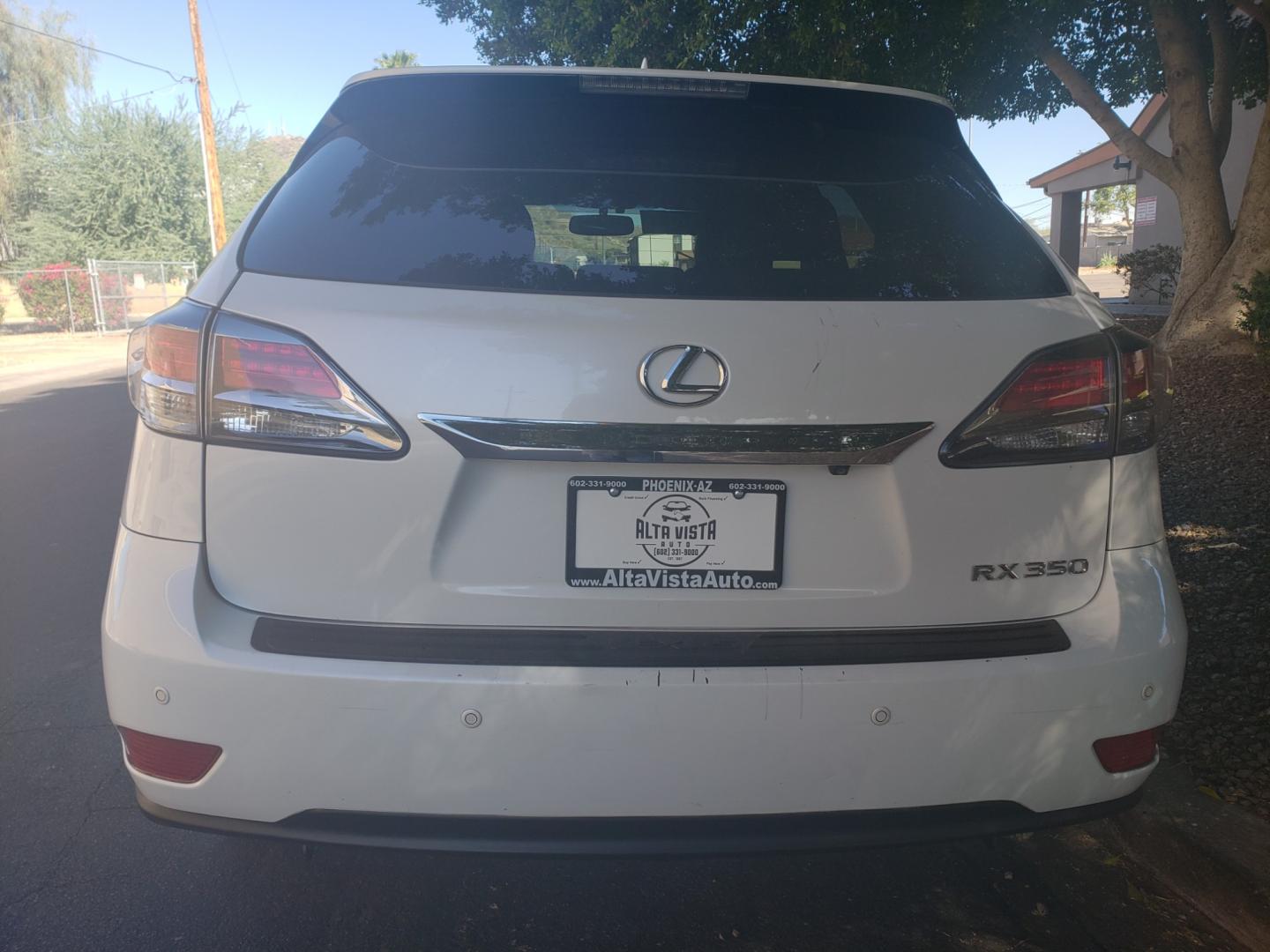 2013 WHITE /gray and black Lexus RX 350 FWD (2T2ZK1BA5DC) with an 3.5L V6 DOHC 24V engine, 5-Speed Automatic transmission, located at 323 E Dunlap Ave., Phoenix, AZ, 85020, (602) 331-9000, 33.567677, -112.069000 - 2013 Lexus RX 350,.....EXCELLENT condition, Ice Cold A/C, Black and gray interior with gray leather seats in near perfect condition, New Tires, New brakes, Tune up, Stereo/CD player, Bluetooth, Phone sync, Backup camera, Satellite compatible, Gorgeous tinted sunroof, This suv is gorgeous inside and - Photo#7