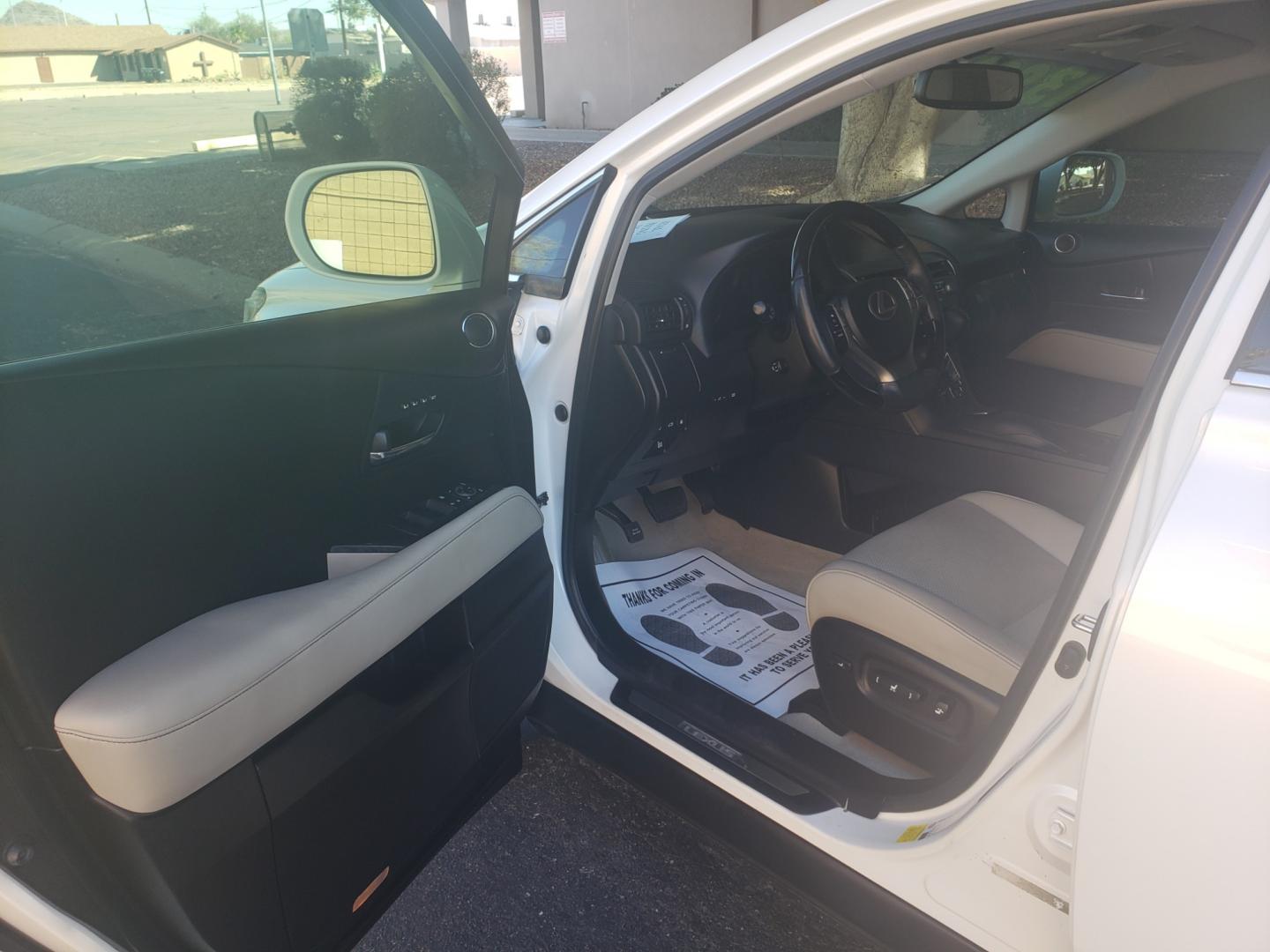 2013 WHITE /gray and black Lexus RX 350 FWD (2T2ZK1BA5DC) with an 3.5L V6 DOHC 24V engine, 5-Speed Automatic transmission, located at 323 E Dunlap Ave., Phoenix, AZ, 85020, (602) 331-9000, 33.567677, -112.069000 - 2013 Lexus RX 350,.....EXCELLENT condition, Ice Cold A/C, Black and gray interior with gray leather seats in near perfect condition, New Tires, New brakes, Tune up, Stereo/CD player, Bluetooth, Phone sync, Backup camera, Satellite compatible, Gorgeous tinted sunroof, This suv is gorgeous inside and - Photo#8