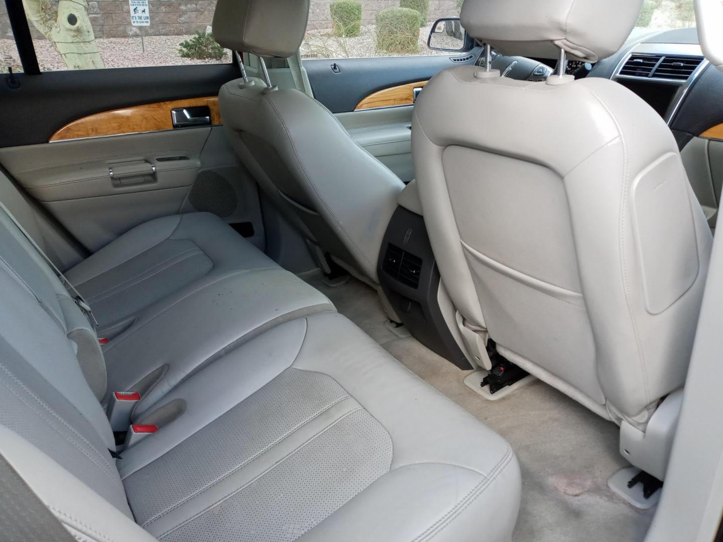 2013 /Tan and black Lincoln MKX (2LMDJ6JK8DB) with an 3.6L V6 DOHC 24V engine, 4-Speed Automatic transmission, located at 323 E Dunlap Ave., Phoenix, AZ, 85020, (602) 331-9000, 33.567677, -112.069000 - 2013 Lincoln MKX,.......EXCELLENT condition,.... Ice Cold A/C, Tan and gray interior with Tan leather seats in near perfect condition, Rear AC, New brakes, Tune up, Touch screen Stereo/CD Player, Bluetooth, Phone sync, Satellite, This suv is gorgeous inside and out, Incredible gas mileage! Arizona t - Photo#15