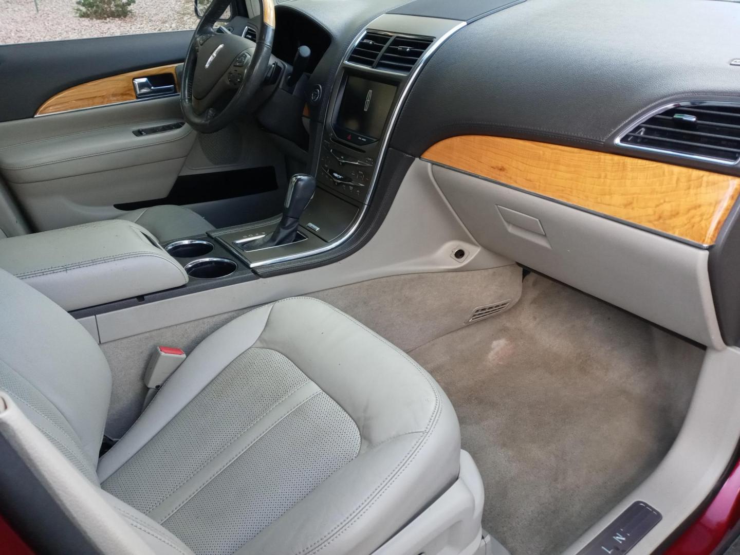 2013 /Tan and black Lincoln MKX (2LMDJ6JK8DB) with an 3.6L V6 DOHC 24V engine, 4-Speed Automatic transmission, located at 323 E Dunlap Ave., Phoenix, AZ, 85020, (602) 331-9000, 33.567677, -112.069000 - 2013 Lincoln MKX,.......EXCELLENT condition,.... Ice Cold A/C, Tan and gray interior with Tan leather seats in near perfect condition, Rear AC, New brakes, Tune up, Touch screen Stereo/CD Player, Bluetooth, Phone sync, Satellite, This suv is gorgeous inside and out, Incredible gas mileage! Arizona t - Photo#13