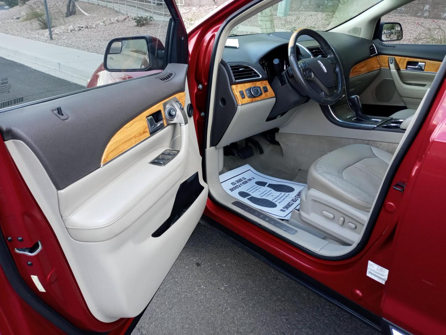 2013 /Tan and black Lincoln MKX (2LMDJ6JK8DB) with an 3.6L V6 DOHC 24V engine, 4-Speed Automatic transmission, located at 323 E Dunlap Ave., Phoenix, AZ, 85020, (602) 331-9000, 33.567677, -112.069000 - 2013 Lincoln MKX,.......EXCELLENT condition,.... Ice Cold A/C, Tan and gray interior with Tan leather seats in near perfect condition, Rear AC, New brakes, Tune up, Touch screen Stereo/CD Player, Bluetooth, Phone sync, Satellite, This suv is gorgeous inside and out, Incredible gas mileage! Arizona t - Photo#8