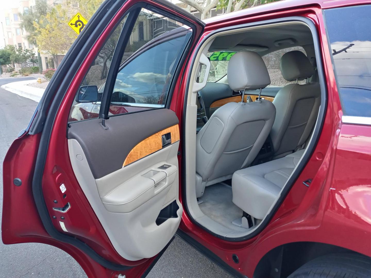 2013 /Tan and black Lincoln MKX (2LMDJ6JK8DB) with an 3.6L V6 DOHC 24V engine, 4-Speed Automatic transmission, located at 323 E Dunlap Ave., Phoenix, AZ, 85020, (602) 331-9000, 33.567677, -112.069000 - 2013 Lincoln MKX,.......EXCELLENT condition,.... Ice Cold A/C, Tan and gray interior with Tan leather seats in near perfect condition, Rear AC, New brakes, Tune up, Touch screen Stereo/CD Player, Bluetooth, Phone sync, Satellite, This suv is gorgeous inside and out, Incredible gas mileage! Arizona t - Photo#10