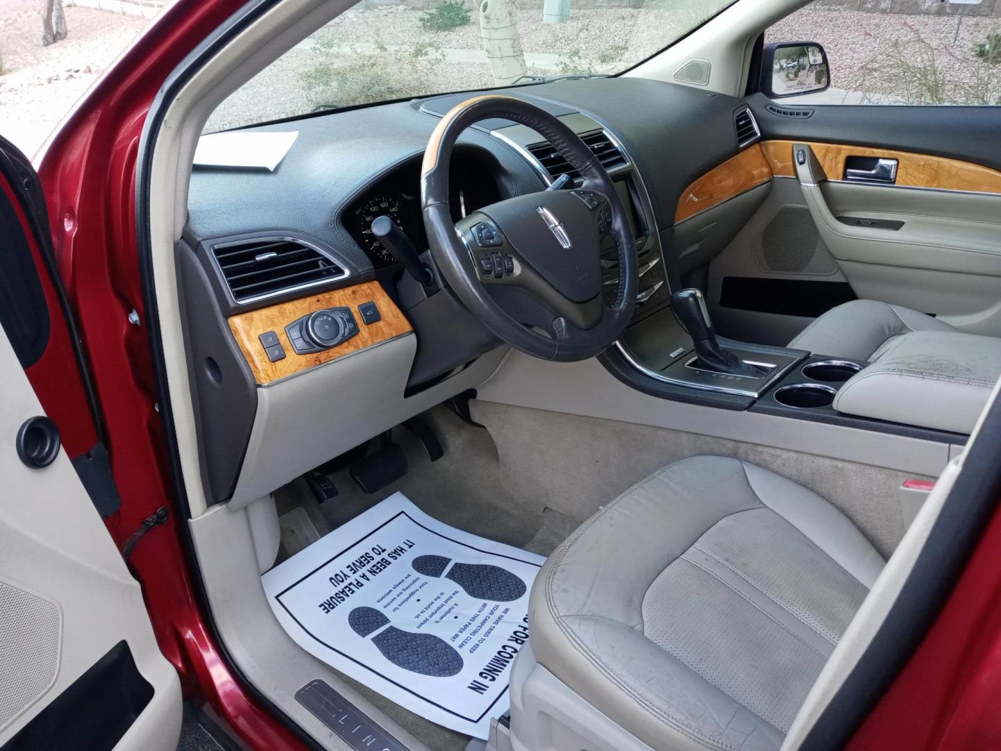 2013 /Tan and black Lincoln MKX (2LMDJ6JK8DB) with an 3.6L V6 DOHC 24V engine, 4-Speed Automatic transmission, located at 323 E Dunlap Ave., Phoenix, AZ, 85020, (602) 331-9000, 33.567677, -112.069000 - 2013 Lincoln MKX,.......EXCELLENT condition,.... Ice Cold A/C, Tan and gray interior with Tan leather seats in near perfect condition, Rear AC, New brakes, Tune up, Touch screen Stereo/CD Player, Bluetooth, Phone sync, Satellite, This suv is gorgeous inside and out, Incredible gas mileage! Arizona t - Photo#9