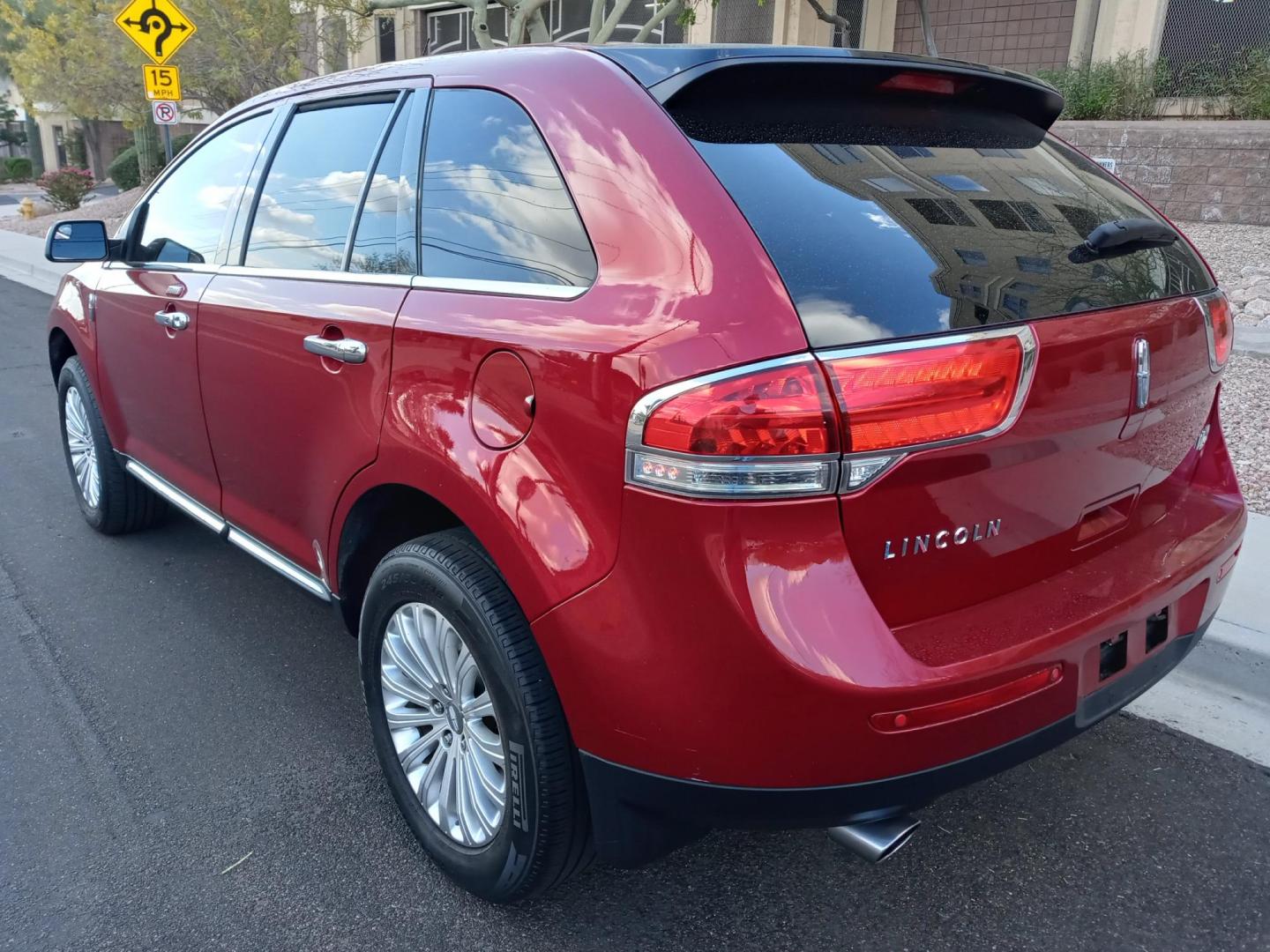 2013 /Tan and black Lincoln MKX (2LMDJ6JK8DB) with an 3.6L V6 DOHC 24V engine, 4-Speed Automatic transmission, located at 323 E Dunlap Ave., Phoenix, AZ, 85020, (602) 331-9000, 33.567677, -112.069000 - 2013 Lincoln MKX,.......EXCELLENT condition,.... Ice Cold A/C, Tan and gray interior with Tan leather seats in near perfect condition, Rear AC, New brakes, Tune up, Touch screen Stereo/CD Player, Bluetooth, Phone sync, Satellite, This suv is gorgeous inside and out, Incredible gas mileage! Arizona t - Photo#5