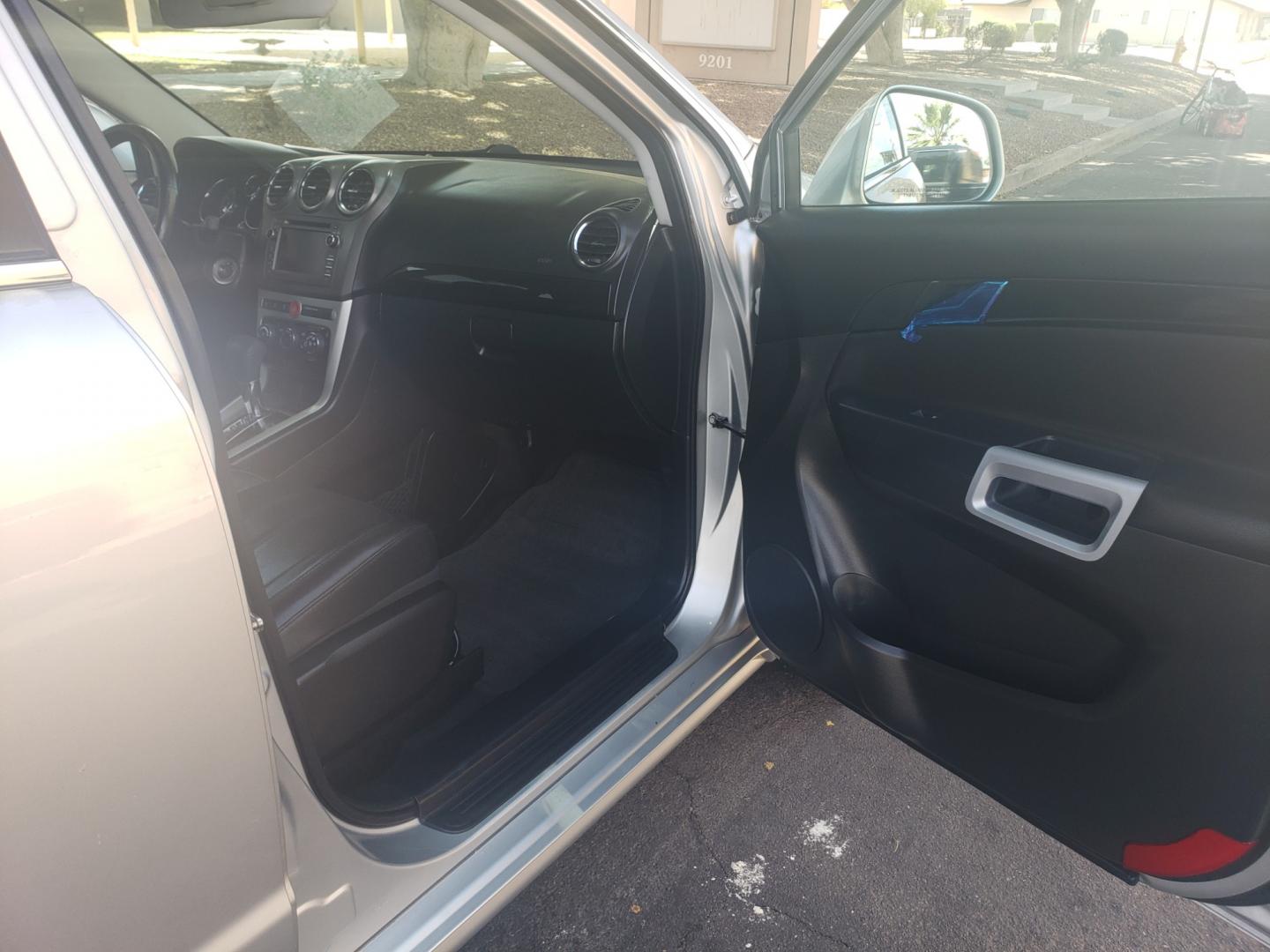 2014 /gray and black Chevrolet Captiva Sport ltz (3GNAL4EK8ES) with an 2.4L L4 DOHC 16V engine, 6-Speed Automatic transmission, located at 323 E Dunlap Ave., Phoenix, AZ, 85020, (602) 331-9000, 33.567677, -112.069000 - Photo#12