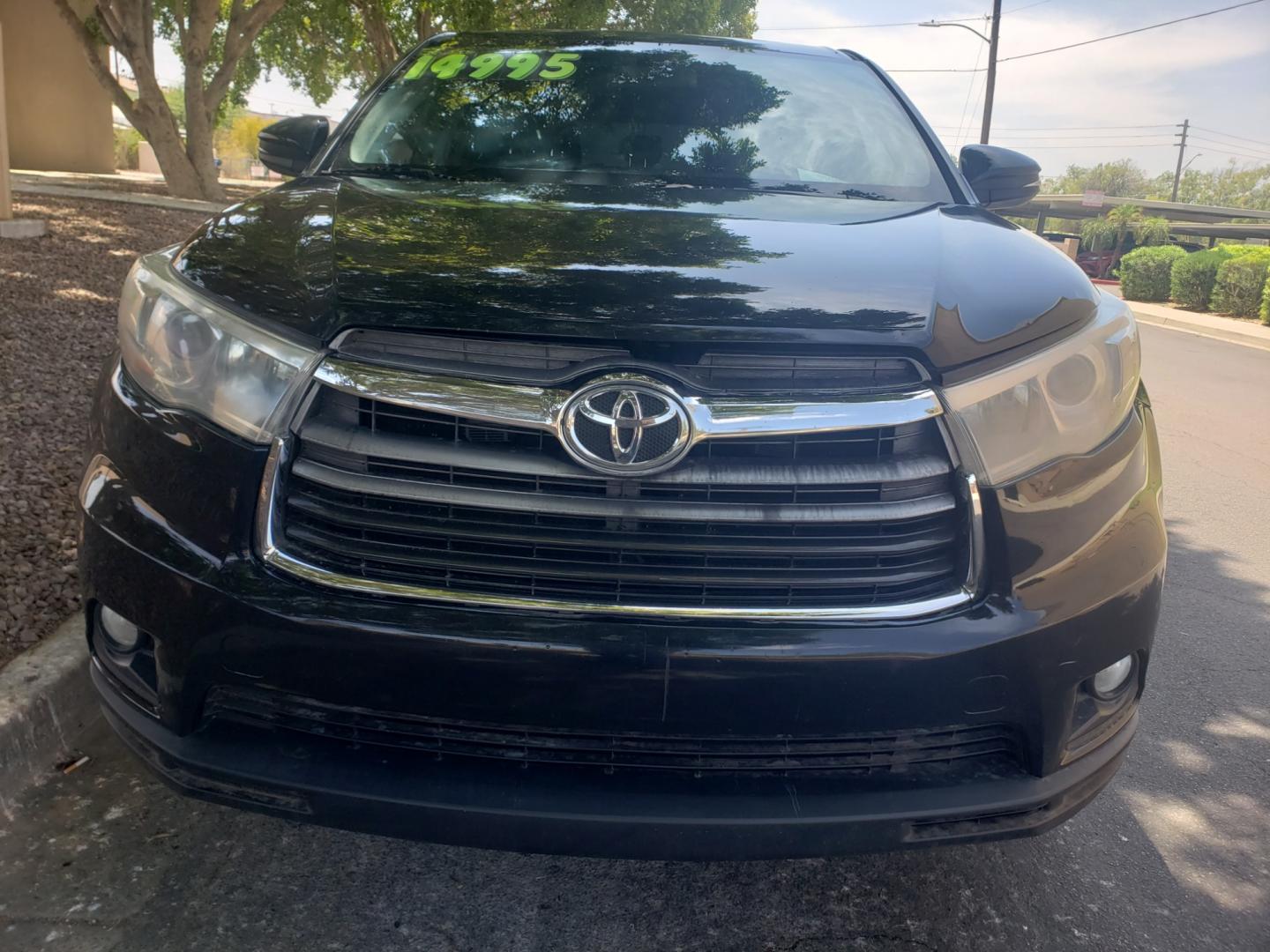 2016 black /gray and black Toyota Highlander le plus (5TDZKRFH2GS) with an 3.5L V6 DOHC 24V engine, 6-Speed Automatic transmission, located at 323 E Dunlap Ave., Phoenix, AZ, 85020, (602) 331-9000, 33.567677, -112.069000 - 2016 Toyota Highlander LE,.....A Must See!! No accidents, Ice cold AC. The SUV is gorgeous inside and out. 3RD Row seating, Rear A/C, Power windows, Power door locks, Touch screen Stereo/CD Player, Phone sync, Bluetooth, Satellite compatible, Navigation, Beautiful gray and black interior with black - Photo#1