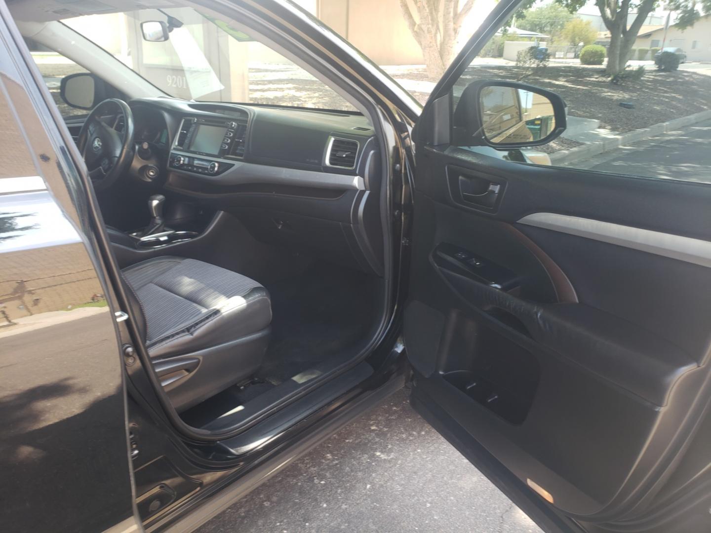 2016 black /gray and black Toyota Highlander le plus (5TDZKRFH2GS) with an 3.5L V6 DOHC 24V engine, 6-Speed Automatic transmission, located at 323 E Dunlap Ave., Phoenix, AZ, 85020, (602) 331-9000, 33.567677, -112.069000 - 2016 Toyota Highlander LE,.....A Must See!! No accidents, Ice cold AC. The SUV is gorgeous inside and out. 3RD Row seating, Rear A/C, Power windows, Power door locks, Touch screen Stereo/CD Player, Phone sync, Bluetooth, Satellite compatible, Navigation, Beautiful gray and black interior with black - Photo#11