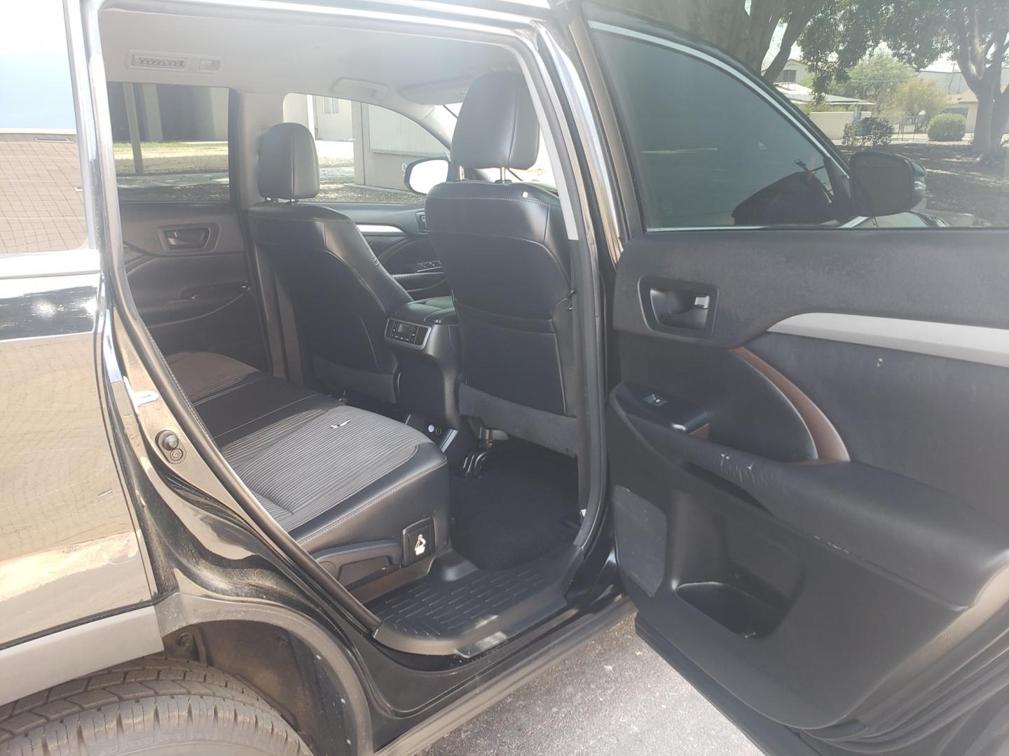 2016 black /gray and black Toyota Highlander le plus (5TDZKRFH2GS) with an 3.5L V6 DOHC 24V engine, 6-Speed Automatic transmission, located at 323 E Dunlap Ave., Phoenix, AZ, 85020, (602) 331-9000, 33.567677, -112.069000 - 2016 Toyota Highlander LE,.....A Must See!! No accidents, Ice cold AC. The SUV is gorgeous inside and out. 3RD Row seating, Rear A/C, Power windows, Power door locks, Touch screen Stereo/CD Player, Phone sync, Bluetooth, Satellite compatible, Navigation, Beautiful gray and black interior with black - Photo#13