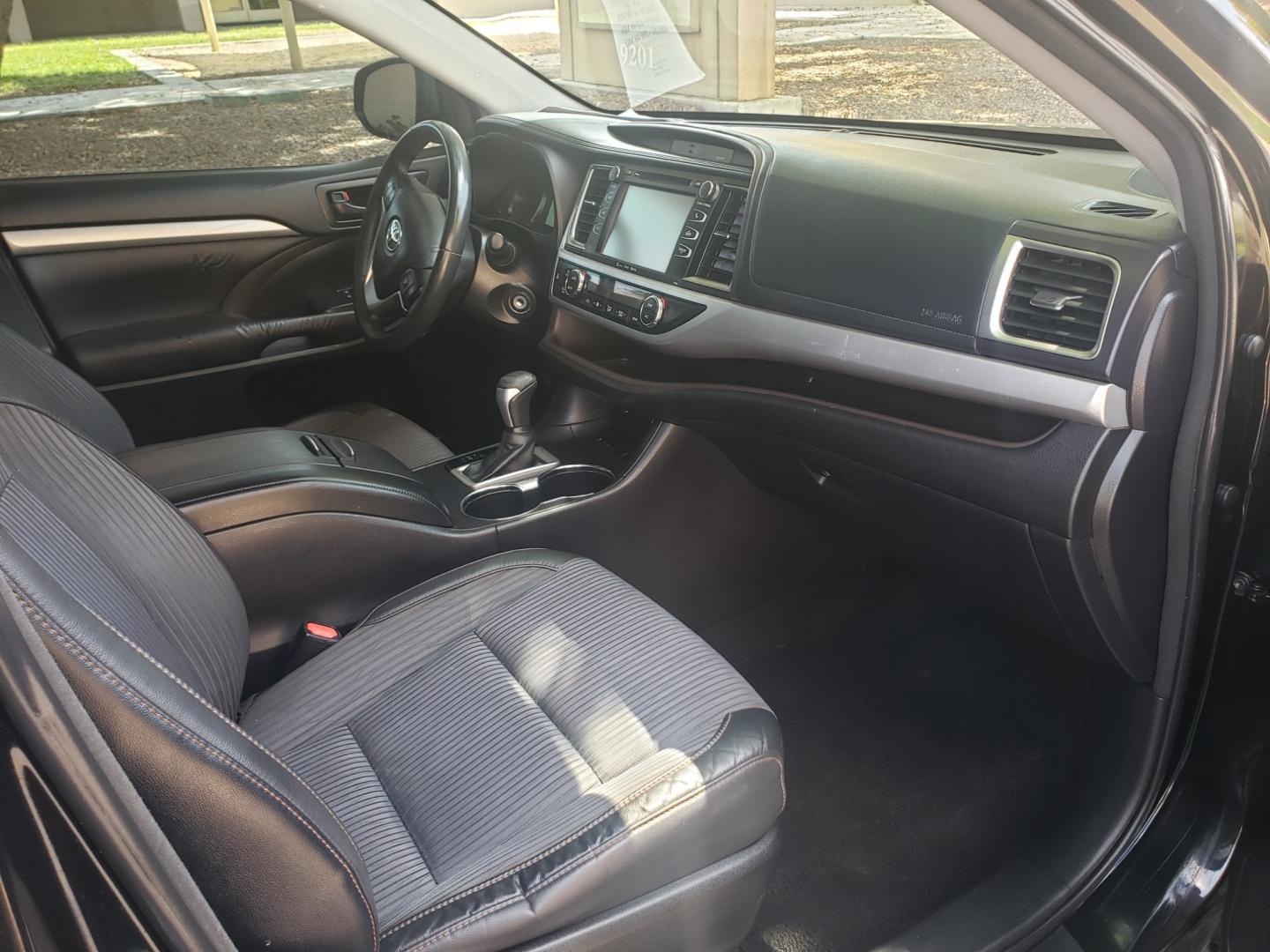 2016 black /gray and black Toyota Highlander le plus (5TDZKRFH2GS) with an 3.5L V6 DOHC 24V engine, 6-Speed Automatic transmission, located at 323 E Dunlap Ave., Phoenix, AZ, 85020, (602) 331-9000, 33.567677, -112.069000 - 2016 Toyota Highlander LE,.....A Must See!! No accidents, Ice cold AC. The SUV is gorgeous inside and out. 3RD Row seating, Rear A/C, Power windows, Power door locks, Touch screen Stereo/CD Player, Phone sync, Bluetooth, Satellite compatible, Navigation, Beautiful gray and black interior with black - Photo#12