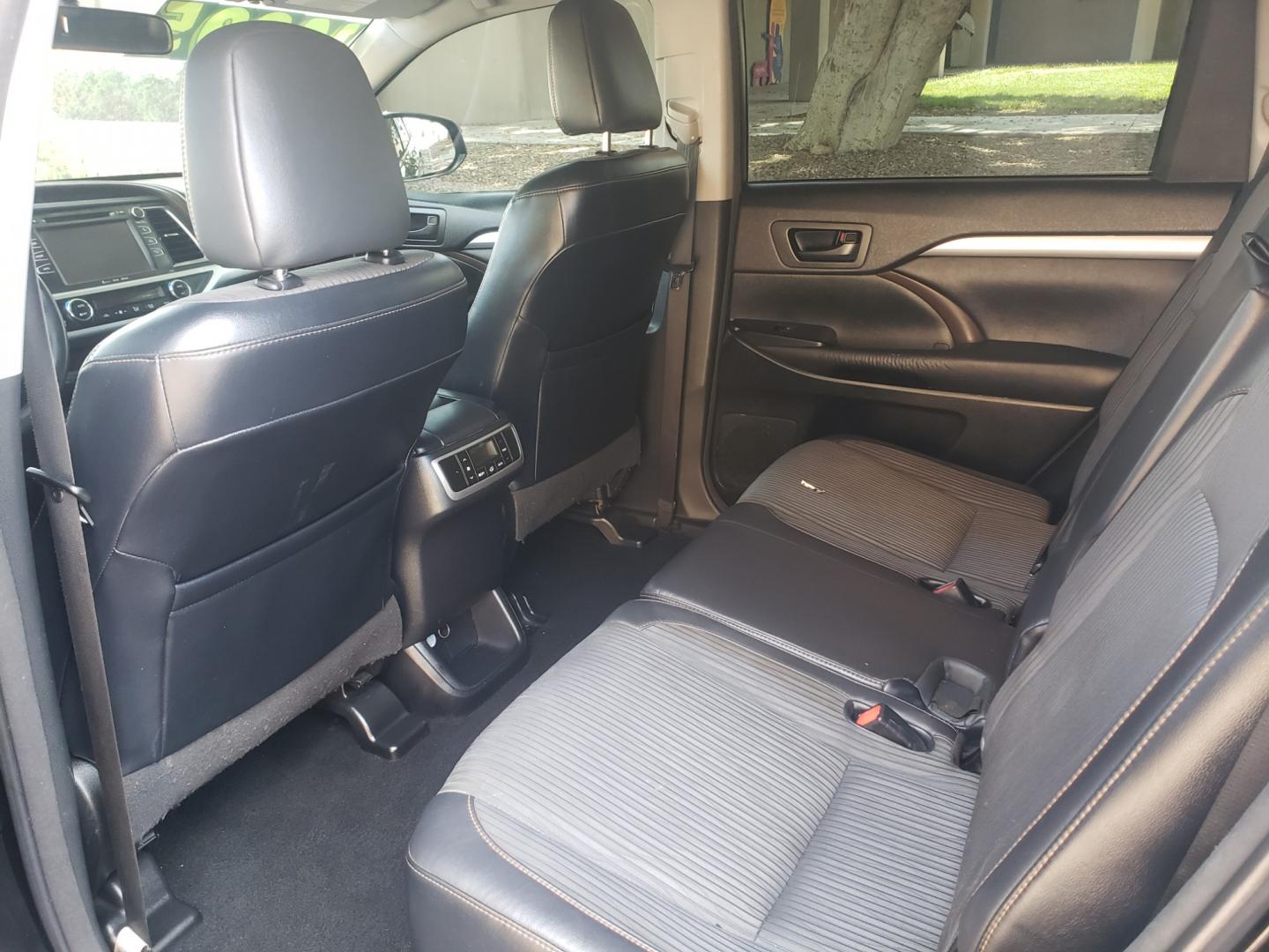 2016 black /gray and black Toyota Highlander le plus (5TDZKRFH2GS) with an 3.5L V6 DOHC 24V engine, 6-Speed Automatic transmission, located at 323 E Dunlap Ave., Phoenix, AZ, 85020, (602) 331-9000, 33.567677, -112.069000 - 2016 Toyota Highlander LE,.....A Must See!! No accidents, Ice cold AC. The SUV is gorgeous inside and out. 3RD Row seating, Rear A/C, Power windows, Power door locks, Touch screen Stereo/CD Player, Phone sync, Bluetooth, Satellite compatible, Navigation, Beautiful gray and black interior with black - Photo#10