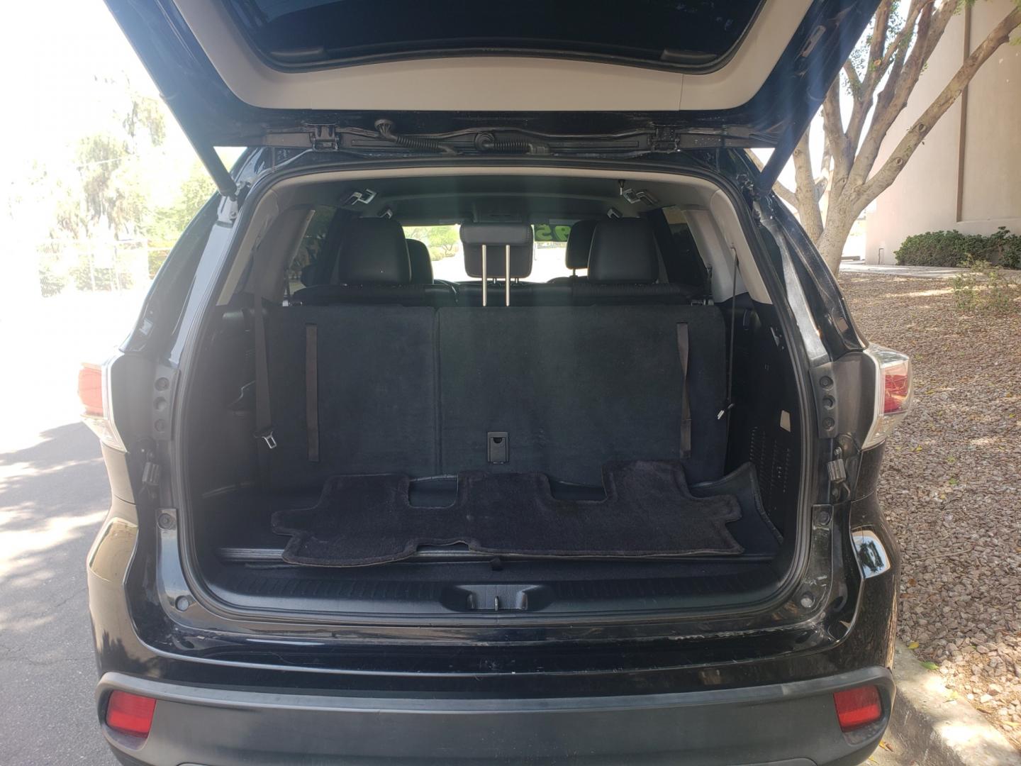 2016 black /gray and black Toyota Highlander le plus (5TDZKRFH2GS) with an 3.5L V6 DOHC 24V engine, 6-Speed Automatic transmission, located at 323 E Dunlap Ave., Phoenix, AZ, 85020, (602) 331-9000, 33.567677, -112.069000 - 2016 Toyota Highlander LE,.....A Must See!! No accidents, Ice cold AC. The SUV is gorgeous inside and out. 3RD Row seating, Rear A/C, Power windows, Power door locks, Touch screen Stereo/CD Player, Phone sync, Bluetooth, Satellite compatible, Navigation, Beautiful gray and black interior with black - Photo#16