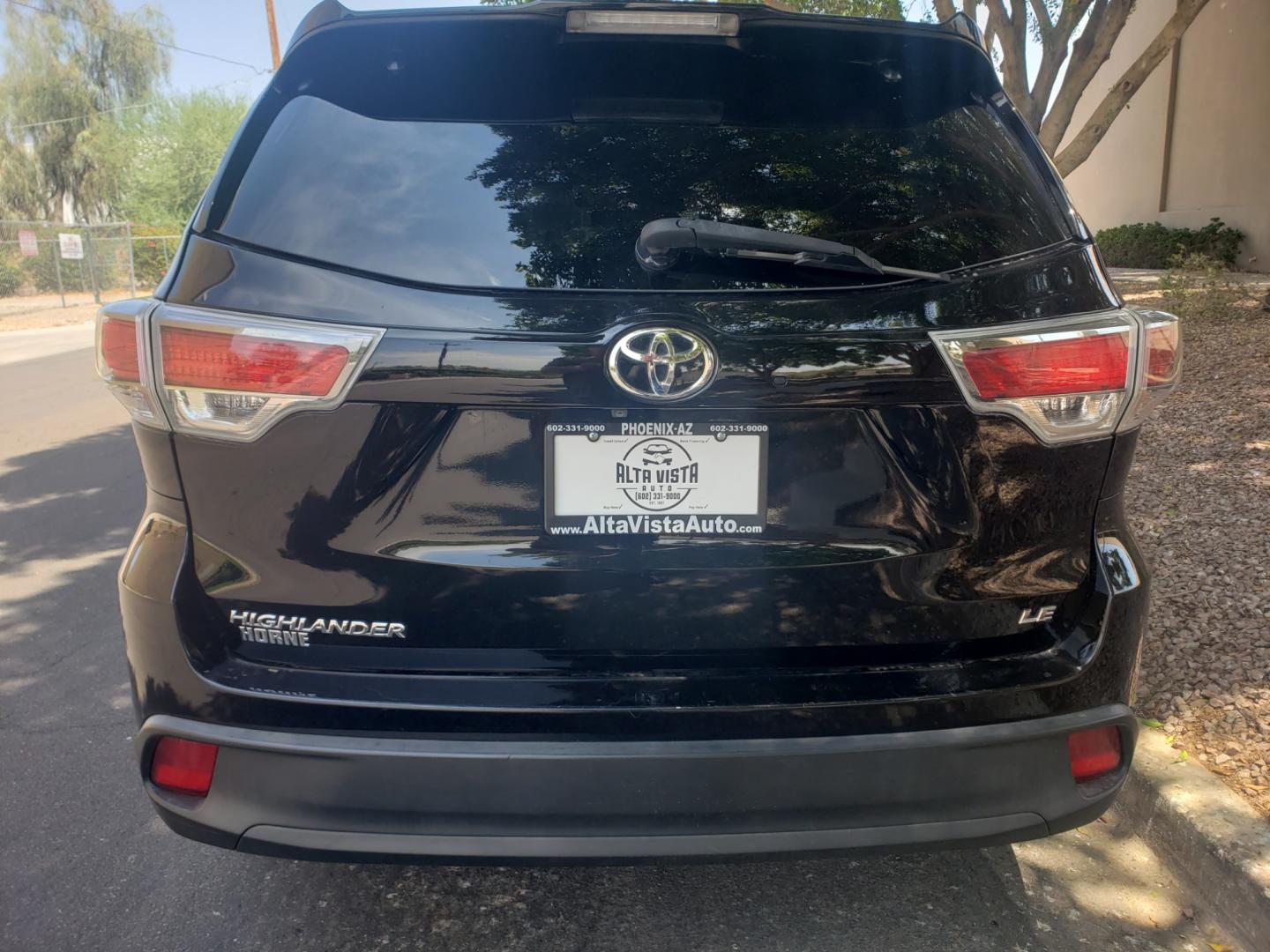 2016 black /gray and black Toyota Highlander le plus (5TDZKRFH2GS) with an 3.5L V6 DOHC 24V engine, 6-Speed Automatic transmission, located at 323 E Dunlap Ave., Phoenix, AZ, 85020, (602) 331-9000, 33.567677, -112.069000 - 2016 Toyota Highlander LE,.....A Must See!! No accidents, Ice cold AC. The SUV is gorgeous inside and out. 3RD Row seating, Rear A/C, Power windows, Power door locks, Touch screen Stereo/CD Player, Phone sync, Bluetooth, Satellite compatible, Navigation, Beautiful gray and black interior with black - Photo#6