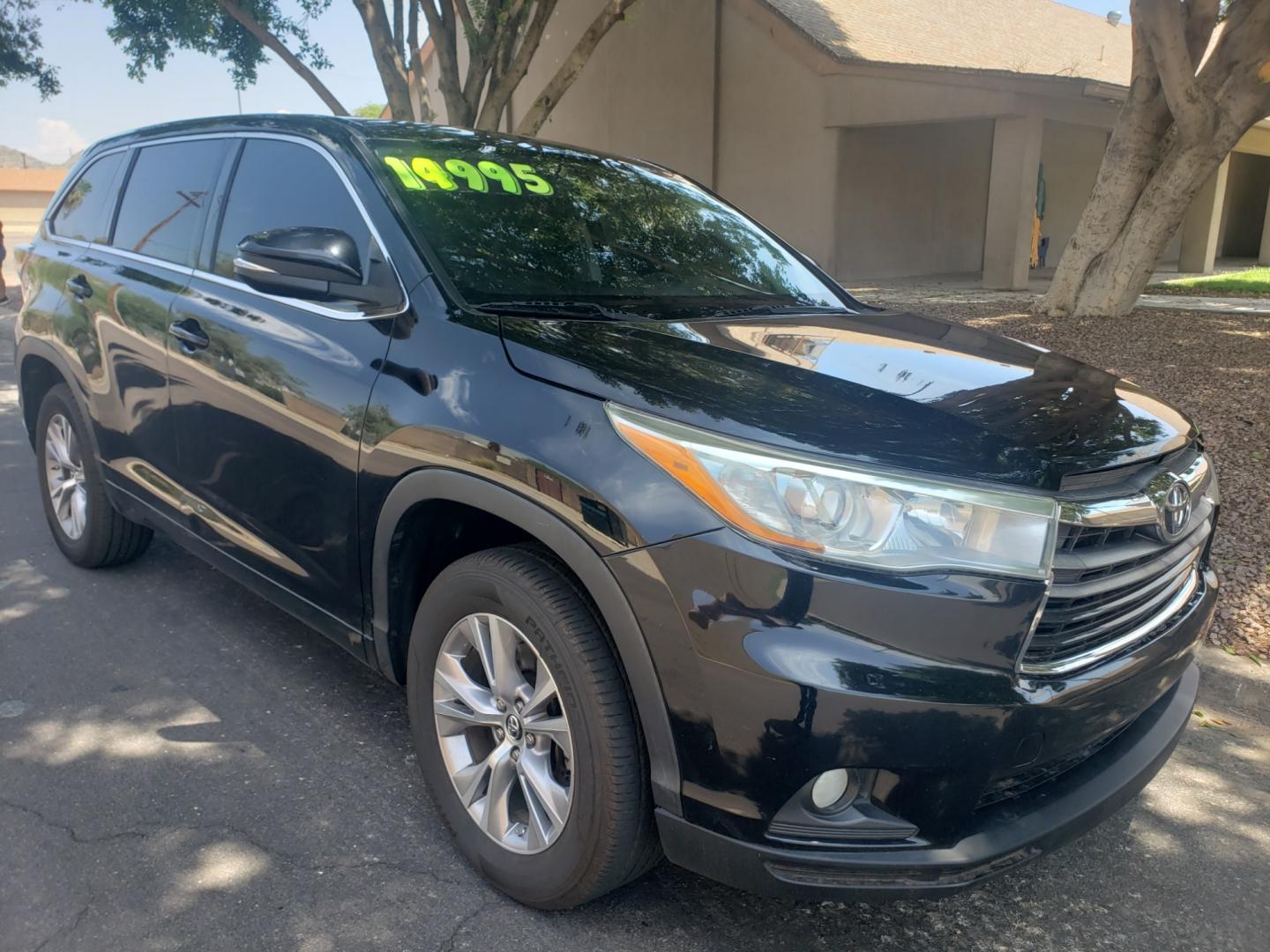 2016 black /gray and black Toyota Highlander le plus (5TDZKRFH2GS) with an 3.5L V6 DOHC 24V engine, 6-Speed Automatic transmission, located at 323 E Dunlap Ave., Phoenix, AZ, 85020, (602) 331-9000, 33.567677, -112.069000 - 2016 Toyota Highlander LE,.....A Must See!! No accidents, Ice cold AC. The SUV is gorgeous inside and out. 3RD Row seating, Rear A/C, Power windows, Power door locks, Touch screen Stereo/CD Player, Phone sync, Bluetooth, Satellite compatible, Navigation, Beautiful gray and black interior with black - Photo#0