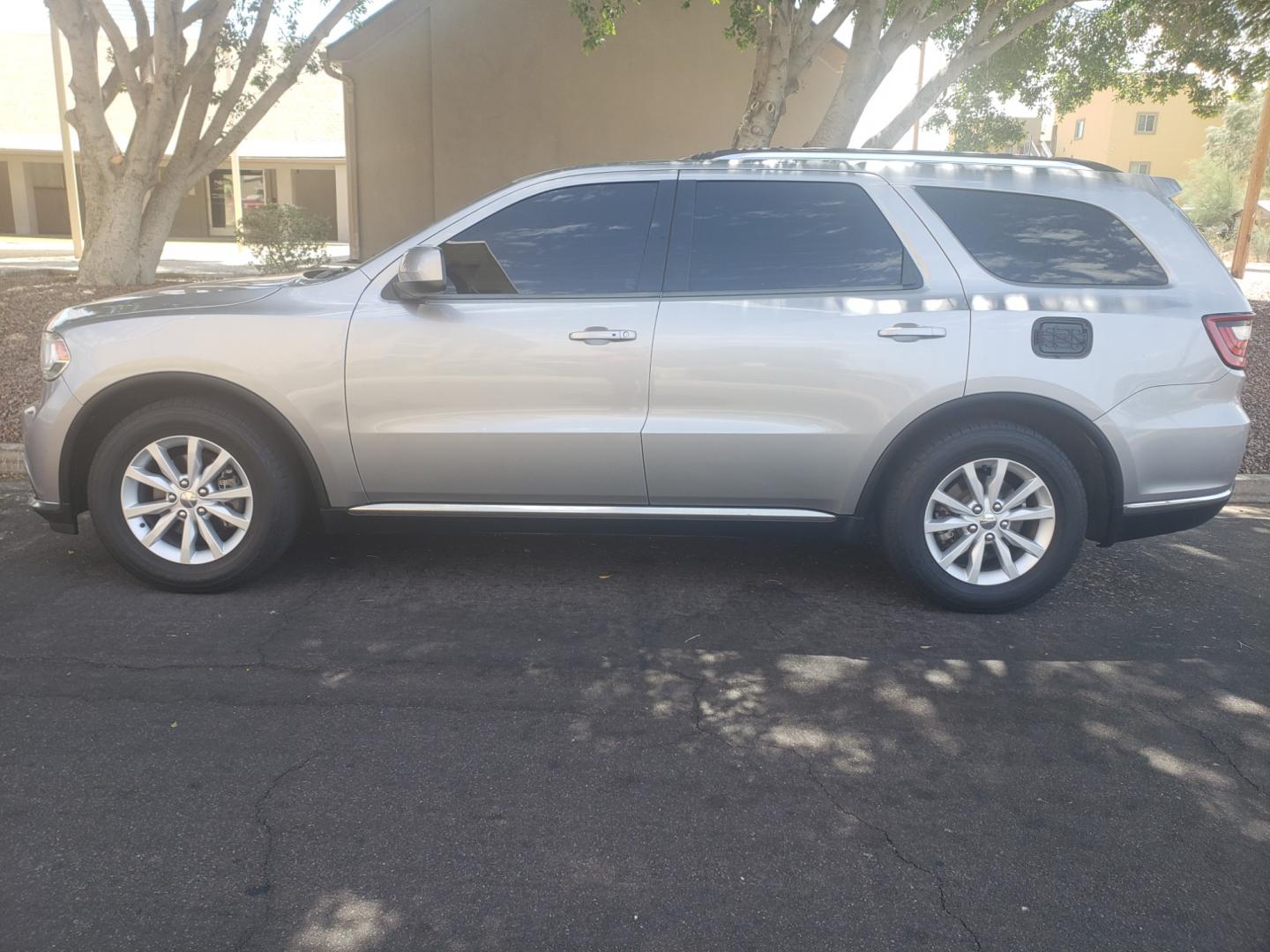 2014 /gray and black Dodge Durango sxt (1C4RDHAG7EC) with an 3.6L V6 DOHC 24V engine, 8 speed auto transmission, located at 323 E Dunlap Ave., Phoenix, AZ, 85020, (602) 331-9000, 33.567677, -112.069000 - 2014 Dodge Durango SXT,......EXCELLENT condition,......Ice Cold A/C, Clean Black and gray interior with black cloth seats in near perfect condition, 3RD row seating, Rear AC, New brakes, Tune up, Touch screen Stereo/CD Player, Bluetooth, Phone sync, Satellite compatible, Backup camera, This suv is g - Photo#6