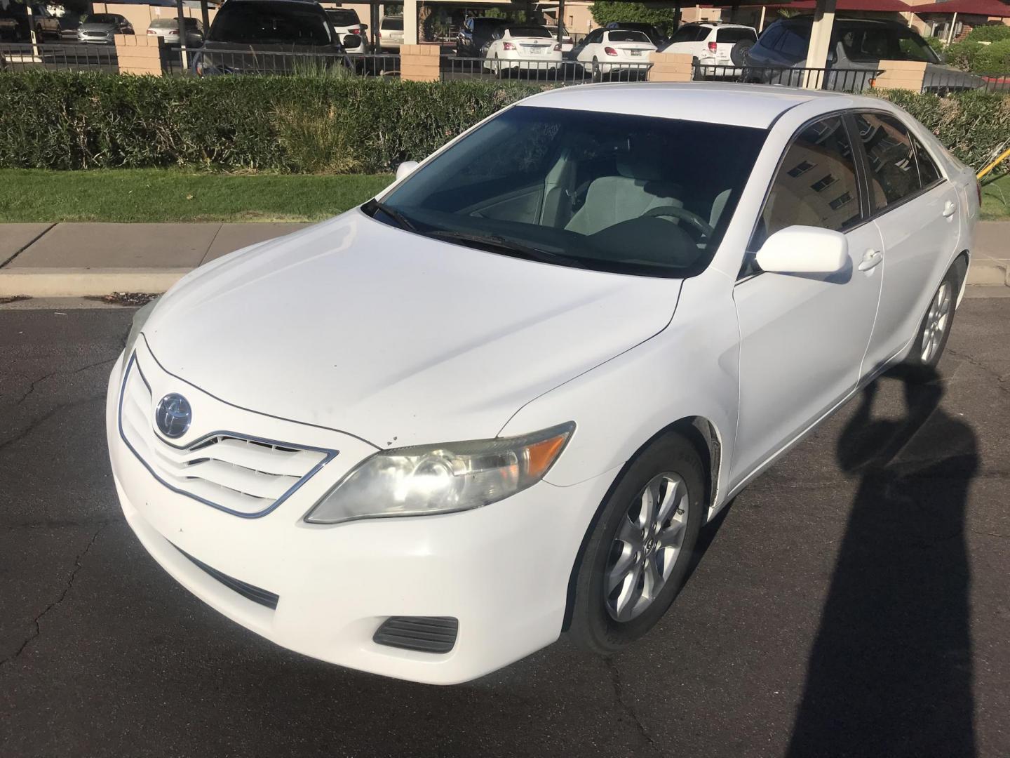 2011 WHITE /gray Toyota Camry Base 6-Spd AT (4T4BF3EK6BR) with an 2.5L L4 DOHC 16V engine, 6-Speed Automatic transmission, located at 323 E Dunlap Ave., Phoenix, AZ, 85020, (602) 331-9000, 33.567677, -112.069000 - 2011 Toyota Camry Base 6-Spd AT,......A Must See!!..... No accidents,..... Ice cold AC. The car is gorgeous inside and out. Power windows, Power door locks, Stereo/CD Player, Phone sync, Bluetooth, Beautiful gray interior with Gray cloth seats in near perfect condition, Incredible gas mileage! Clean - Photo#1