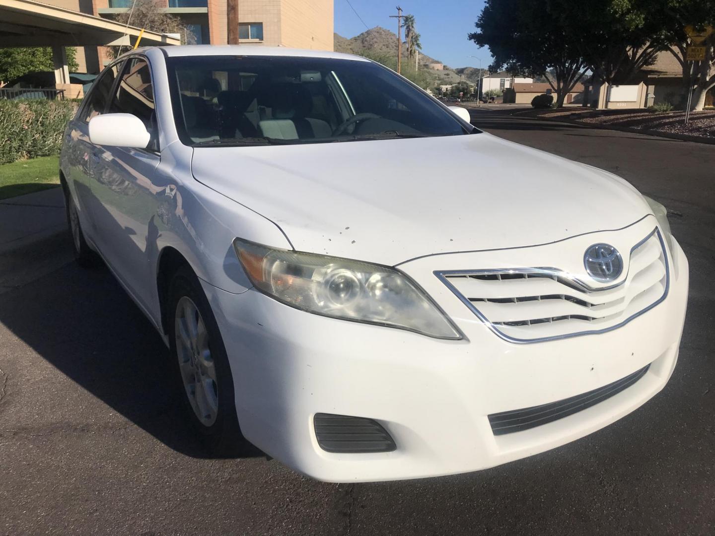 2011 WHITE /gray Toyota Camry Base 6-Spd AT (4T4BF3EK6BR) with an 2.5L L4 DOHC 16V engine, 6-Speed Automatic transmission, located at 323 E Dunlap Ave., Phoenix, AZ, 85020, (602) 331-9000, 33.567677, -112.069000 - 2011 Toyota Camry Base 6-Spd AT,......A Must See!!..... No accidents,..... Ice cold AC. The car is gorgeous inside and out. Power windows, Power door locks, Stereo/CD Player, Phone sync, Bluetooth, Beautiful gray interior with Gray cloth seats in near perfect condition, Incredible gas mileage! Clean - Photo#3