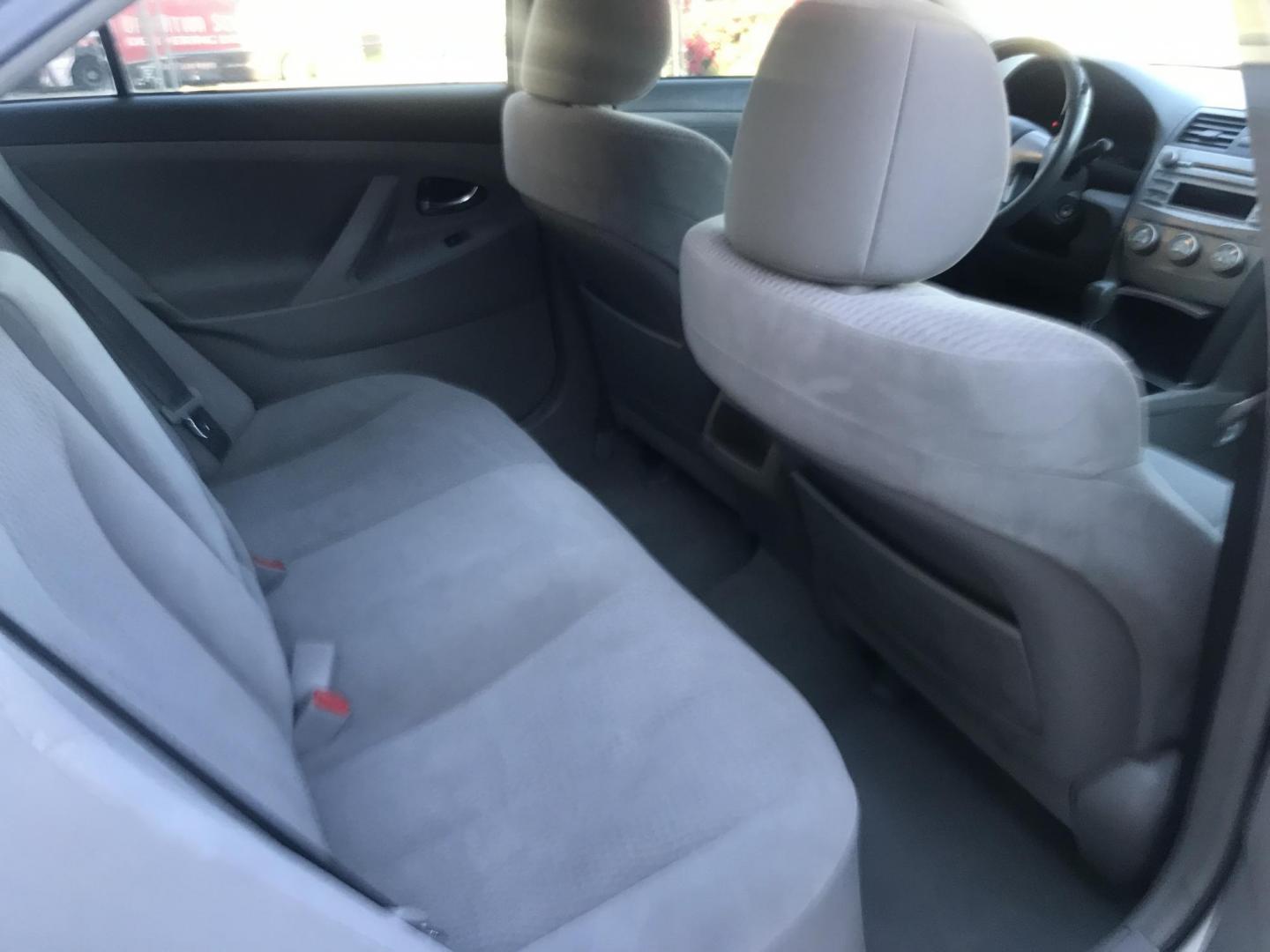 2011 WHITE /gray Toyota Camry Base 6-Spd AT (4T4BF3EK6BR) with an 2.5L L4 DOHC 16V engine, 6-Speed Automatic transmission, located at 323 E Dunlap Ave., Phoenix, AZ, 85020, (602) 331-9000, 33.567677, -112.069000 - 2011 Toyota Camry Base 6-Spd AT,......A Must See!!..... No accidents,..... Ice cold AC. The car is gorgeous inside and out. Power windows, Power door locks, Stereo/CD Player, Phone sync, Bluetooth, Beautiful gray interior with Gray cloth seats in near perfect condition, Incredible gas mileage! Clean - Photo#8