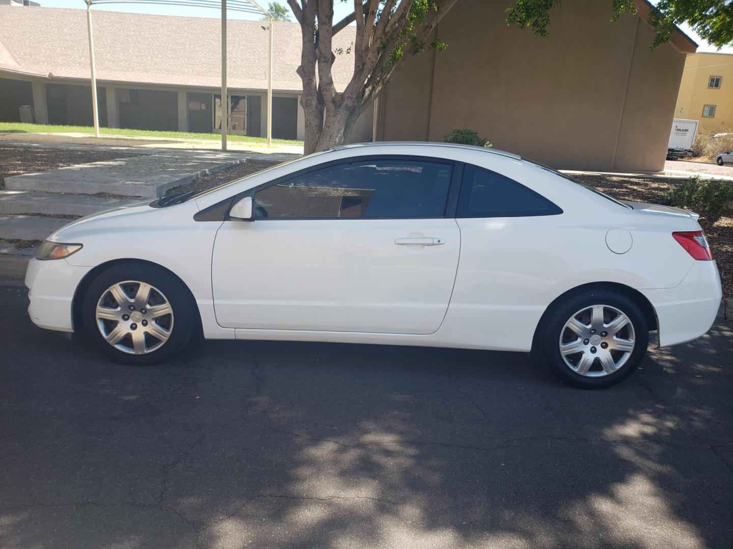 2010 Honda Civic LX Coupe 5-Speed AT (2HGFG1B6XAH) with an 1.8L L4 SOHC 16V engine, 5-Speed Automatic transmission, located at 323 E Dunlap Ave., Phoenix, AZ, 85020, (602) 331-9000, 33.567677, -112.069000 - Photo#6
