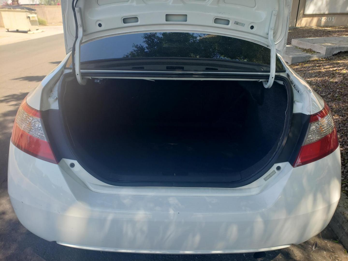 2010 Honda Civic LX Coupe 5-Speed AT (2HGFG1B6XAH) with an 1.8L L4 SOHC 16V engine, 5-Speed Automatic transmission, located at 323 E Dunlap Ave., Phoenix, AZ, 85020, (602) 331-9000, 33.567677, -112.069000 - Photo#15