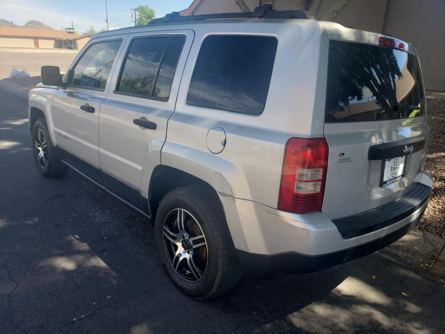 2014 /gray and black Jeep Patriot Sport 2WD (1C4NJPBA9ED) with an 2.0L L4 DOHC 16V engine, automatic transmission, located at 323 E Dunlap Ave., Phoenix, AZ, 85020, (602) 331-9000, 33.567677, -112.069000 - 2014 Jeep Patriot Sport 2WD,......EXCELLENT condition, A Real Must See!!.... No accidents, Power everything, Stereo/cd player, Ice cold ac, Clean gray and Black interior with black cloth seats in near perfect condition, power windows, power door locks, clean Arizona title, Runs and Drives Excellent. - Photo#5