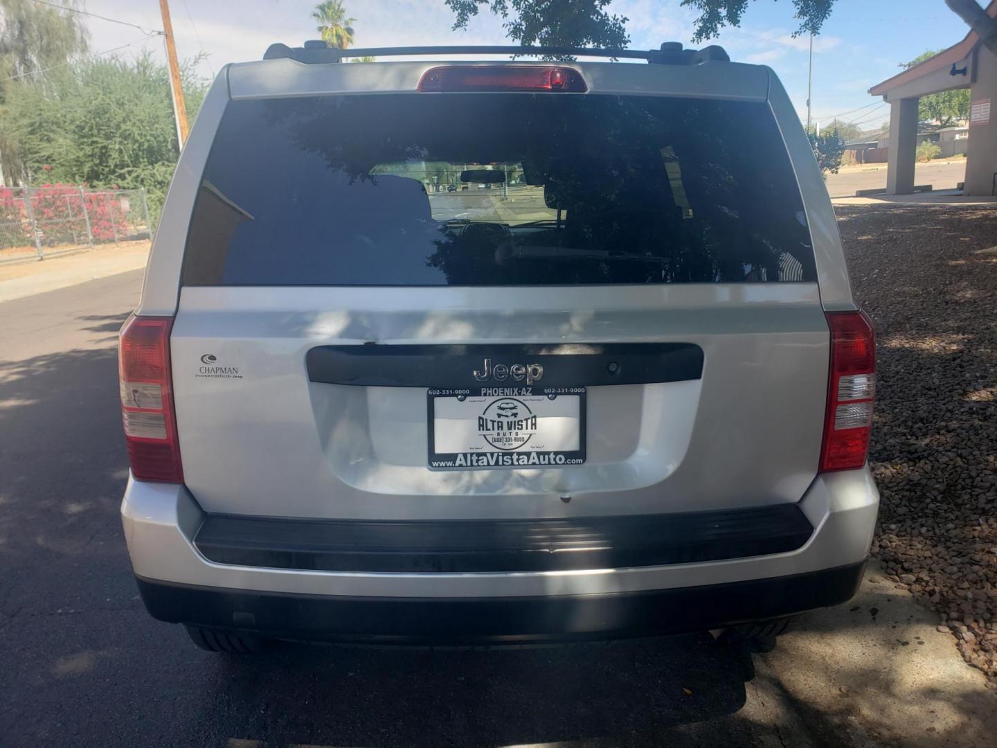 2014 /gray and black Jeep Patriot Sport 2WD (1C4NJPBA9ED) with an 2.0L L4 DOHC 16V engine, automatic transmission, located at 323 E Dunlap Ave., Phoenix, AZ, 85020, (602) 331-9000, 33.567677, -112.069000 - 2014 Jeep Patriot Sport 2WD,......EXCELLENT condition, A Real Must See!!.... No accidents, Power everything, Stereo/cd player, Ice cold ac, Clean gray and Black interior with black cloth seats in near perfect condition, power windows, power door locks, clean Arizona title, Runs and Drives Excellent. - Photo#7