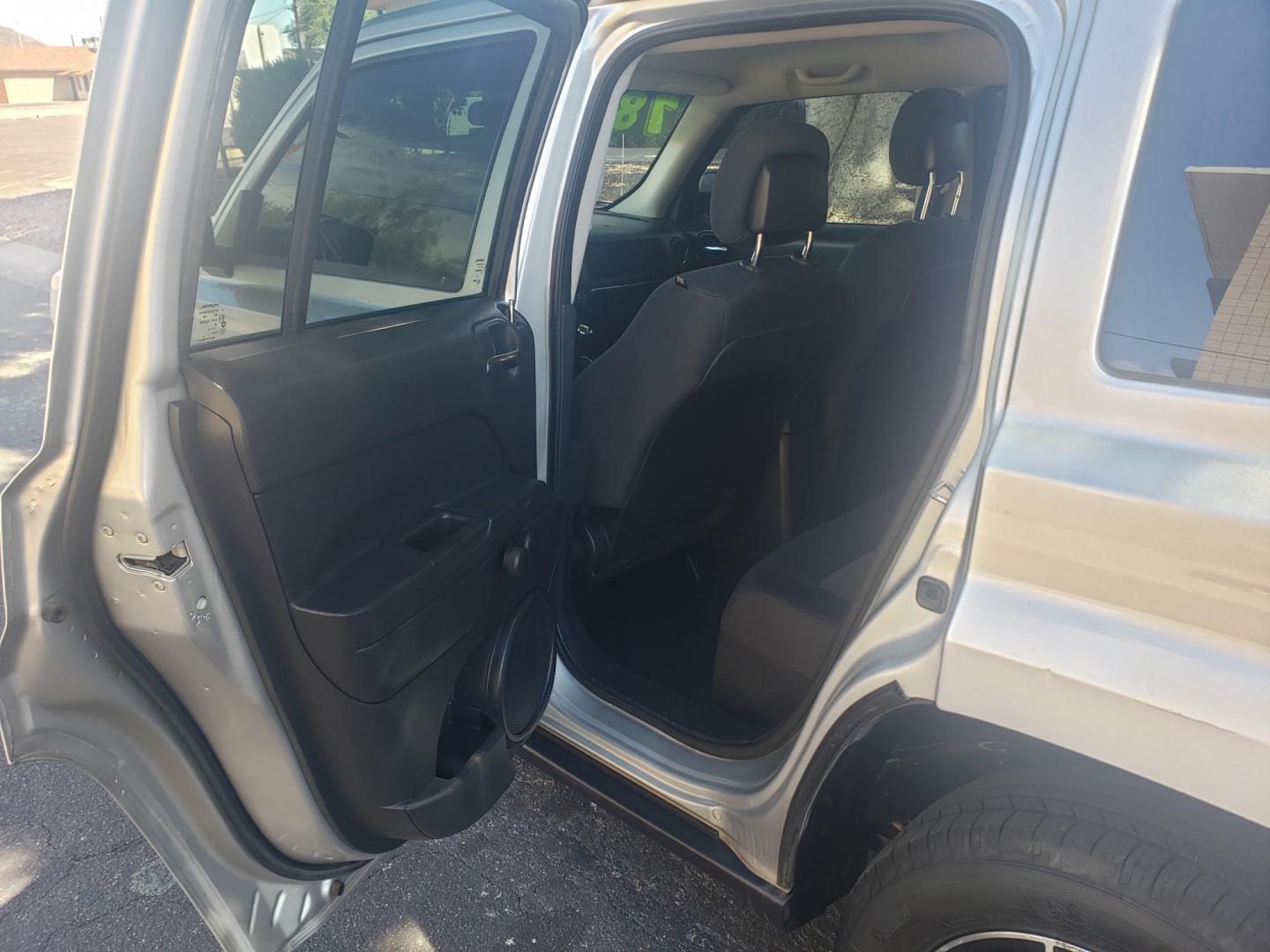 2014 /gray and black Jeep Patriot Sport 2WD (1C4NJPBA9ED) with an 2.0L L4 DOHC 16V engine, automatic transmission, located at 323 E Dunlap Ave., Phoenix, AZ, 85020, (602) 331-9000, 33.567677, -112.069000 - 2014 Jeep Patriot Sport 2WD,......EXCELLENT condition, A Real Must See!!.... No accidents, Power everything, Stereo/cd player, Ice cold ac, Clean gray and Black interior with black cloth seats in near perfect condition, power windows, power door locks, clean Arizona title, Runs and Drives Excellent. - Photo#10
