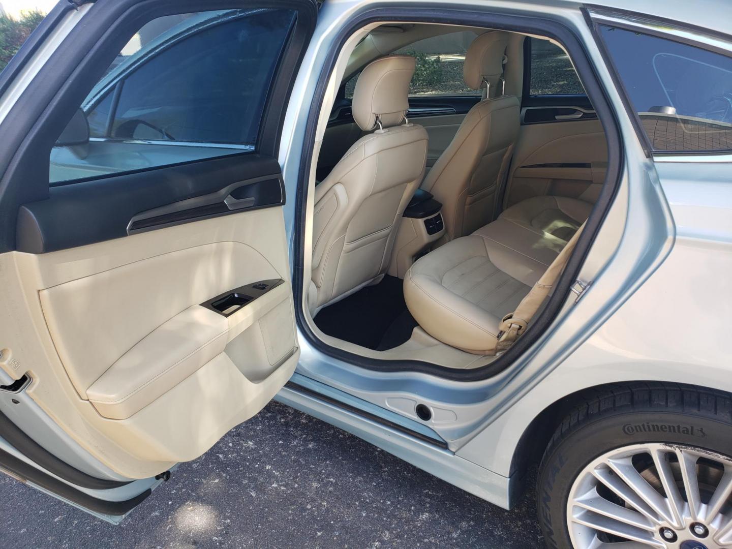 2014 /tan Ford Fusion Hybrid SE (3FA6P0LU4ER) with an 2.0L L4 DOHC 16V HYBRID engine, CVT transmission, located at 323 E Dunlap Ave., Phoenix, AZ, 85020, (602) 331-9000, 33.567677, -112.069000 - 2014 Ford Fusion Hybrid SE,……. EXCELLENT condition,…… CASH ONLY PRICING........ A Real Must See!!.... No accidents, Power everything, Ice cold ac, Tan interior with tan leather seats in near perfect condition, power windows, power door locks, Touch screen stereo/cd player, phone sync, blue t - Photo#10