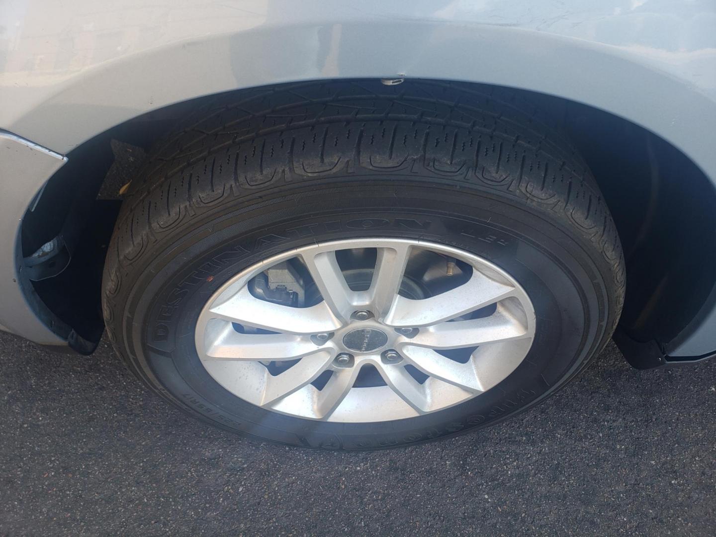 2013 /gray and black Dodge Journey SXT (3C4PDCBG6DT) with an 3.6L V6 DOHC 24V engine, 6-Speed Automatic transmission, located at 323 E Dunlap Ave., Phoenix, AZ, 85020, (602) 331-9000, 33.567677, -112.069000 - Photo#20