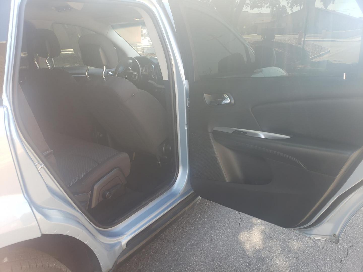 2013 /gray and black Dodge Journey SXT (3C4PDCBG6DT) with an 3.6L V6 DOHC 24V engine, 6-Speed Automatic transmission, located at 323 E Dunlap Ave., Phoenix, AZ, 85020, (602) 331-9000, 33.567677, -112.069000 - Photo#15