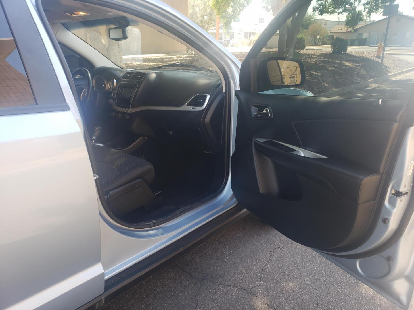 2013 /gray and black Dodge Journey SXT (3C4PDCBG6DT) with an 3.6L V6 DOHC 24V engine, 6-Speed Automatic transmission, located at 323 E Dunlap Ave., Phoenix, AZ, 85020, (602) 331-9000, 33.567677, -112.069000 - Photo#13