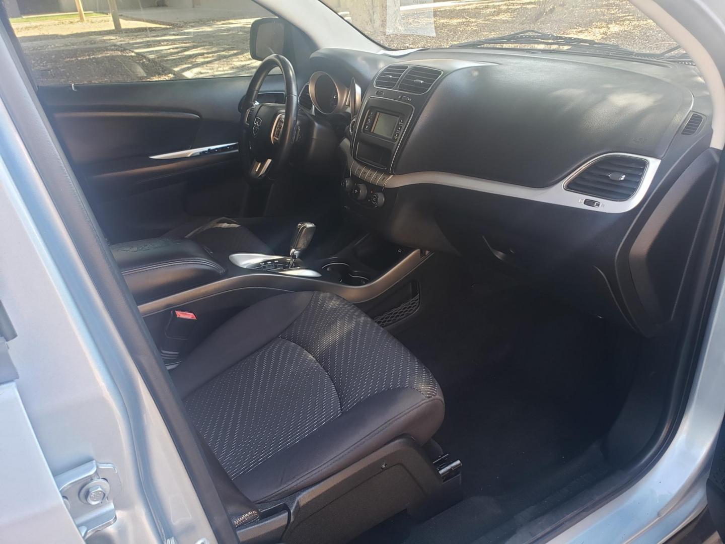 2013 /gray and black Dodge Journey SXT (3C4PDCBG6DT) with an 3.6L V6 DOHC 24V engine, 6-Speed Automatic transmission, located at 323 E Dunlap Ave., Phoenix, AZ, 85020, (602) 331-9000, 33.567677, -112.069000 - Photo#14
