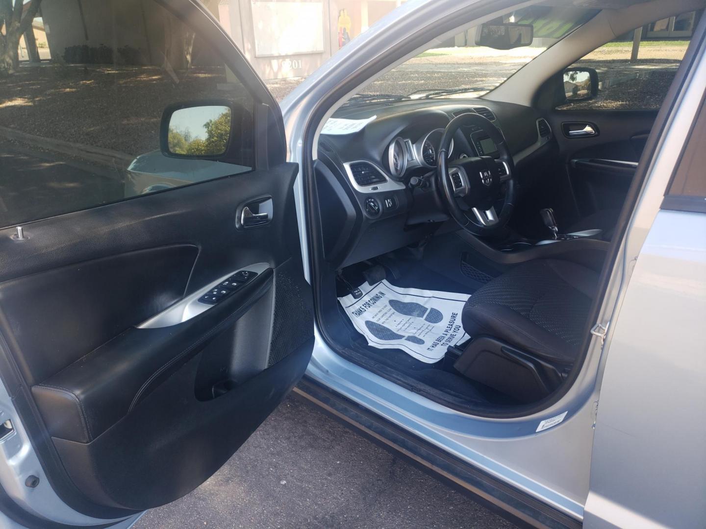 2013 /gray and black Dodge Journey SXT (3C4PDCBG6DT) with an 3.6L V6 DOHC 24V engine, 6-Speed Automatic transmission, located at 323 E Dunlap Ave., Phoenix, AZ, 85020, (602) 331-9000, 33.567677, -112.069000 - Photo#8