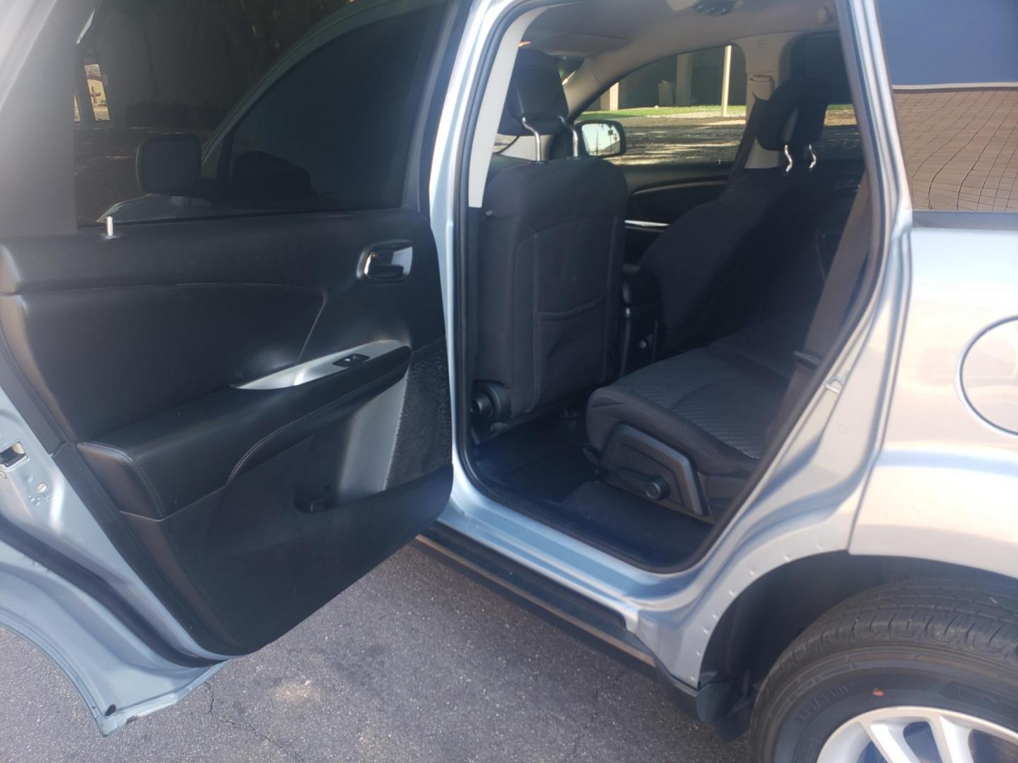 2013 /gray and black Dodge Journey SXT (3C4PDCBG6DT) with an 3.6L V6 DOHC 24V engine, 6-Speed Automatic transmission, located at 323 E Dunlap Ave., Phoenix, AZ, 85020, (602) 331-9000, 33.567677, -112.069000 - Photo#10