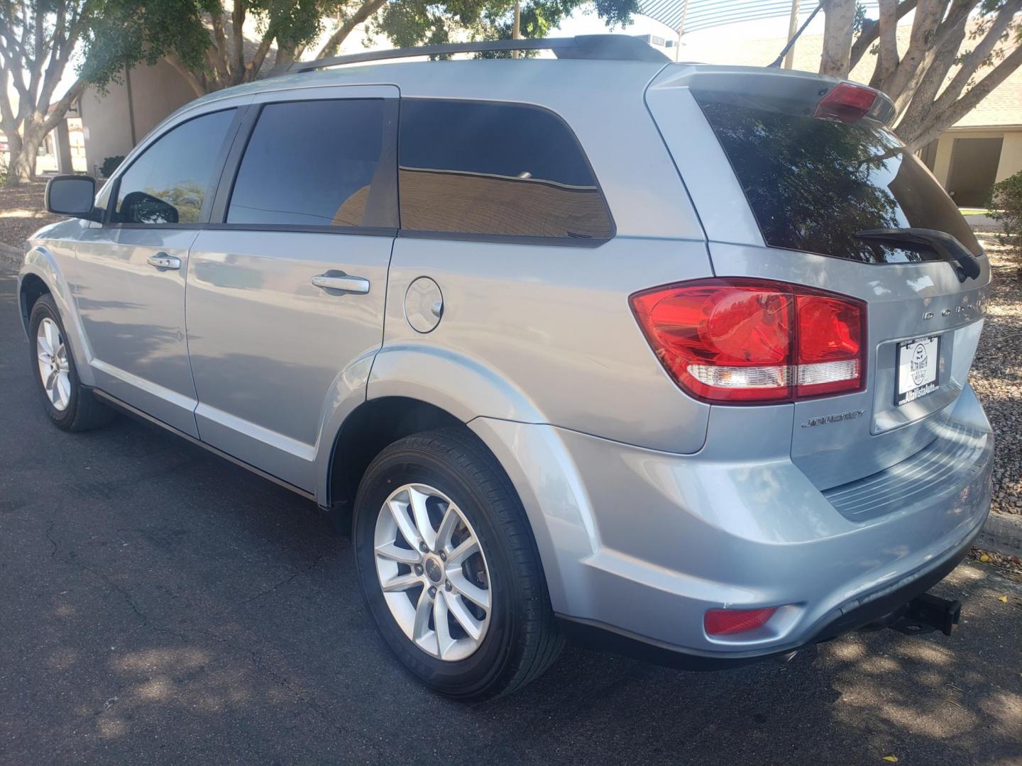 2013 /gray and black Dodge Journey SXT (3C4PDCBG6DT) with an 3.6L V6 DOHC 24V engine, 6-Speed Automatic transmission, located at 323 E Dunlap Ave., Phoenix, AZ, 85020, (602) 331-9000, 33.567677, -112.069000 - Photo#5