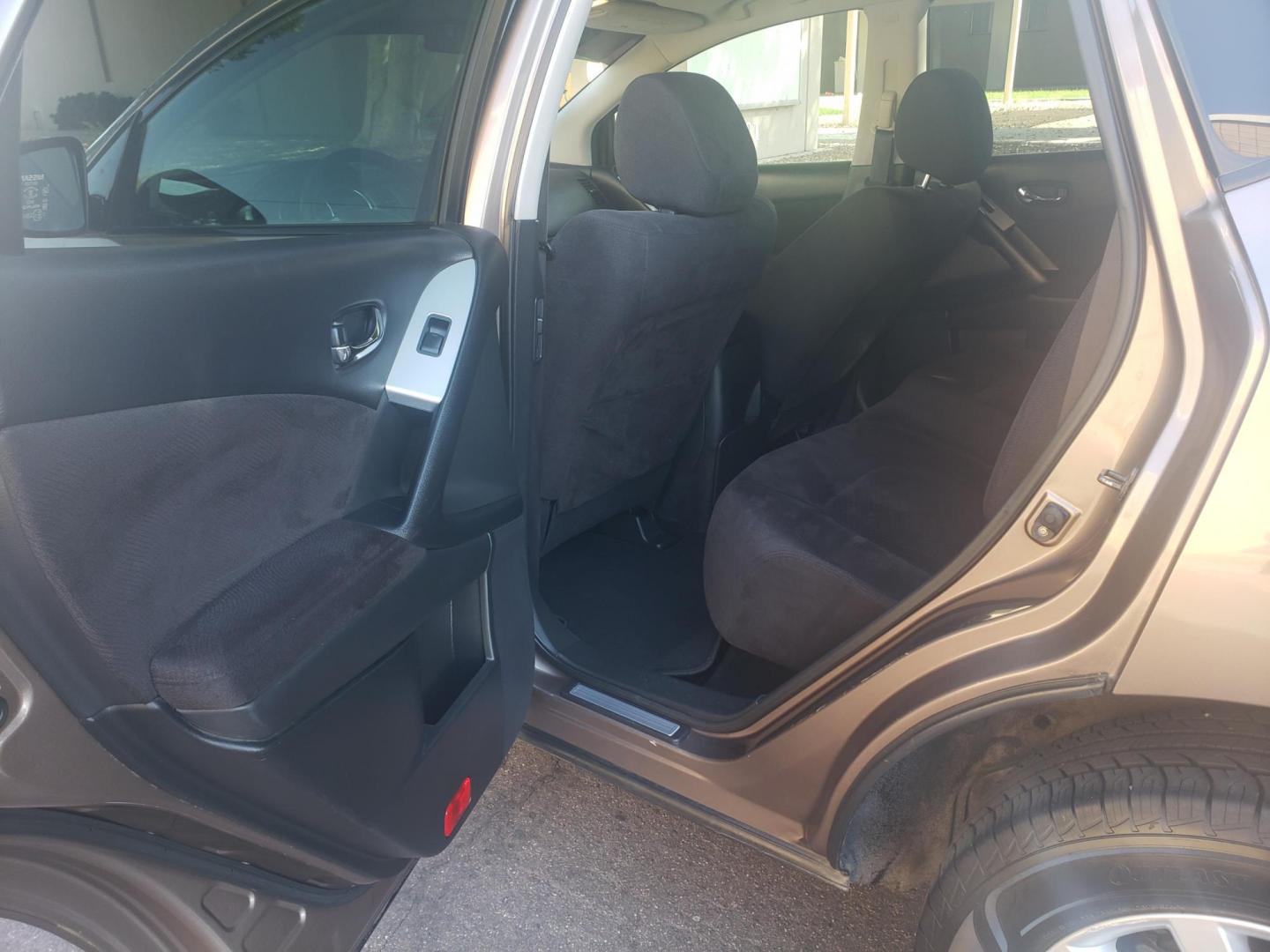 2014 /gray and black Nissan Murano SL AWD (JN8AZ1MW1EW) with an 3.5L V6 DOHC 24V engine, Continuously Variable Transmission transmission, located at 323 E Dunlap Ave., Phoenix, AZ, 85020, (602) 331-9000, 33.567677, -112.069000 - 2014 Nissan Murano SL AWD,……..EXCELLENT condition,......Ice Cold A/C, Clean Black and gray interior with black cloth seats in near perfect condition, New brakes, Tune up, Stereo/CD Player, Bluetooth, Phone sync, This suv is gorgeous inside and out, Incredible gas mileage! Arizona title , Runs a - Photo#10