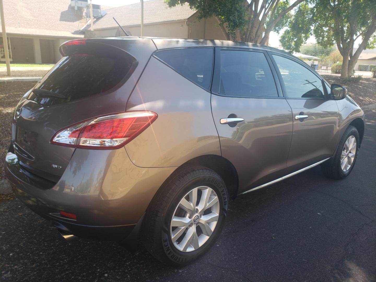 2014 /gray and black Nissan Murano SL AWD (JN8AZ1MW1EW) with an 3.5L V6 DOHC 24V engine, Continuously Variable Transmission transmission, located at 323 E Dunlap Ave., Phoenix, AZ, 85020, (602) 331-9000, 33.567677, -112.069000 - 2014 Nissan Murano SL AWD,……..EXCELLENT condition,......Ice Cold A/C, Clean Black and gray interior with black cloth seats in near perfect condition, New brakes, Tune up, Stereo/CD Player, Bluetooth, Phone sync, This suv is gorgeous inside and out, Incredible gas mileage! Arizona title , Runs a - Photo#3