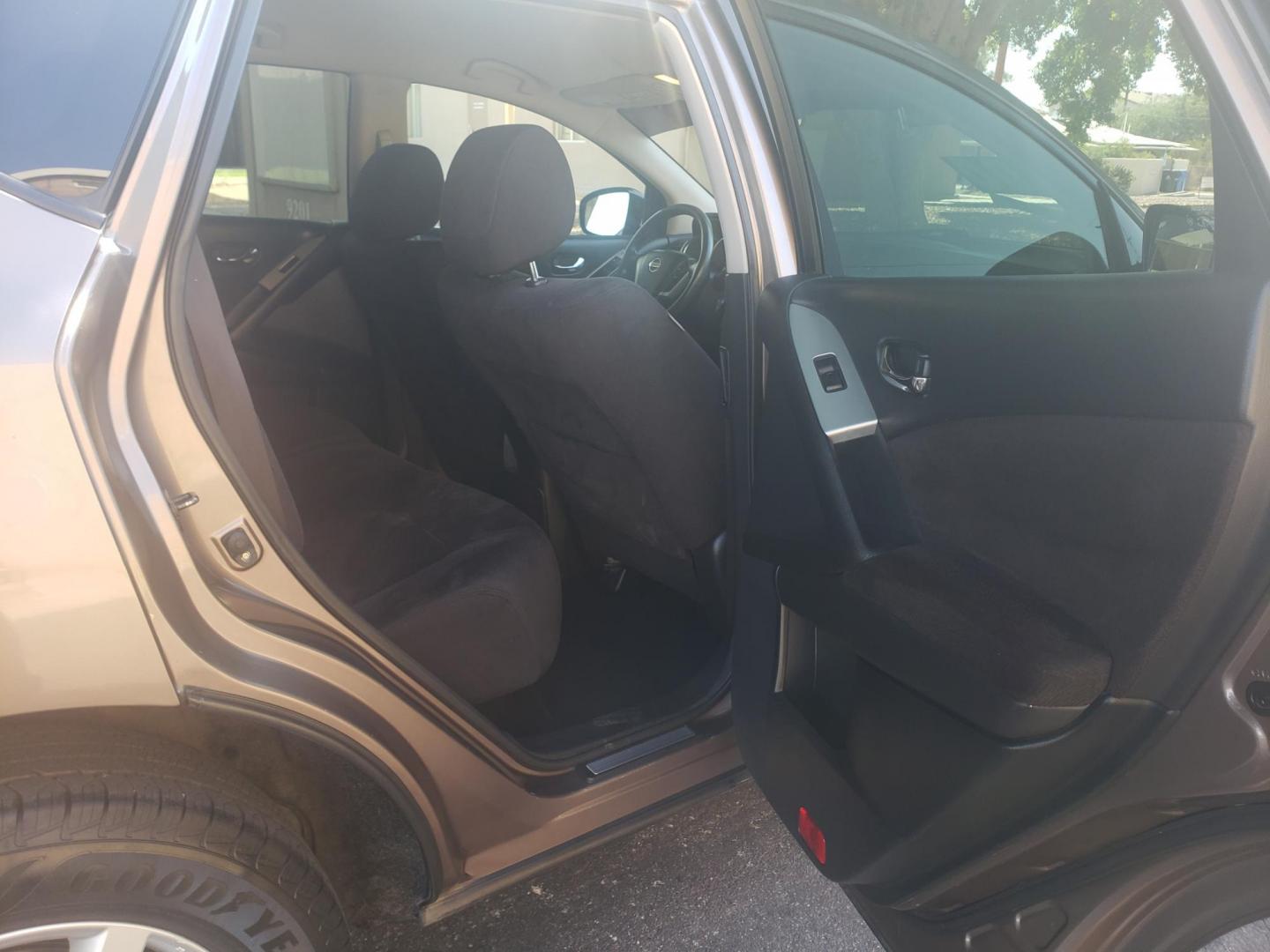 2014 /gray and black Nissan Murano SL AWD (JN8AZ1MW1EW) with an 3.5L V6 DOHC 24V engine, Continuously Variable Transmission transmission, located at 323 E Dunlap Ave., Phoenix, AZ, 85020, (602) 331-9000, 33.567677, -112.069000 - 2014 Nissan Murano SL AWD,……..EXCELLENT condition,......Ice Cold A/C, Clean Black and gray interior with black cloth seats in near perfect condition, New brakes, Tune up, Stereo/CD Player, Bluetooth, Phone sync, This suv is gorgeous inside and out, Incredible gas mileage! Arizona title , Runs a - Photo#14